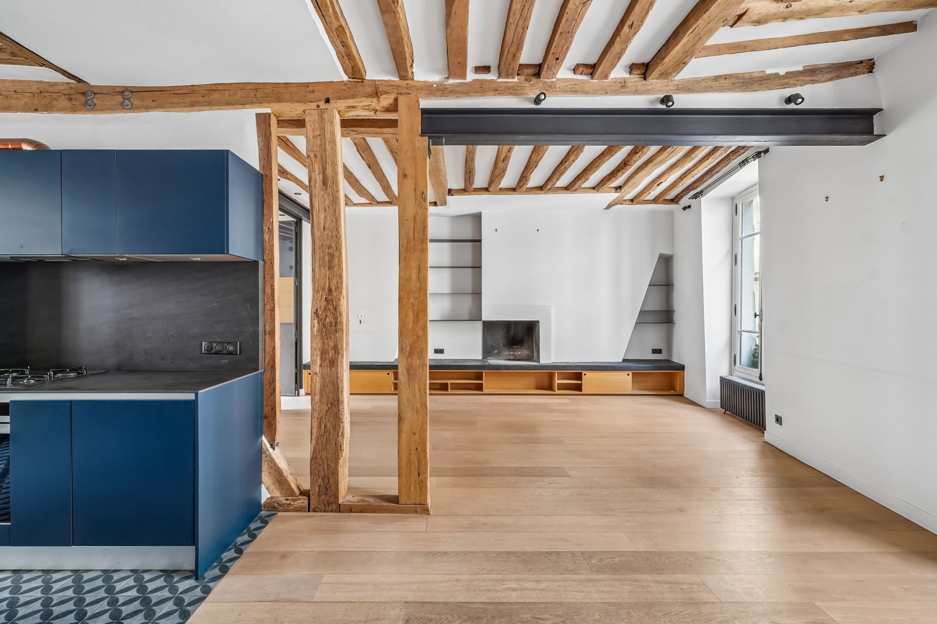 luxury apartment 4 Rooms for sale on PARIS (75004)