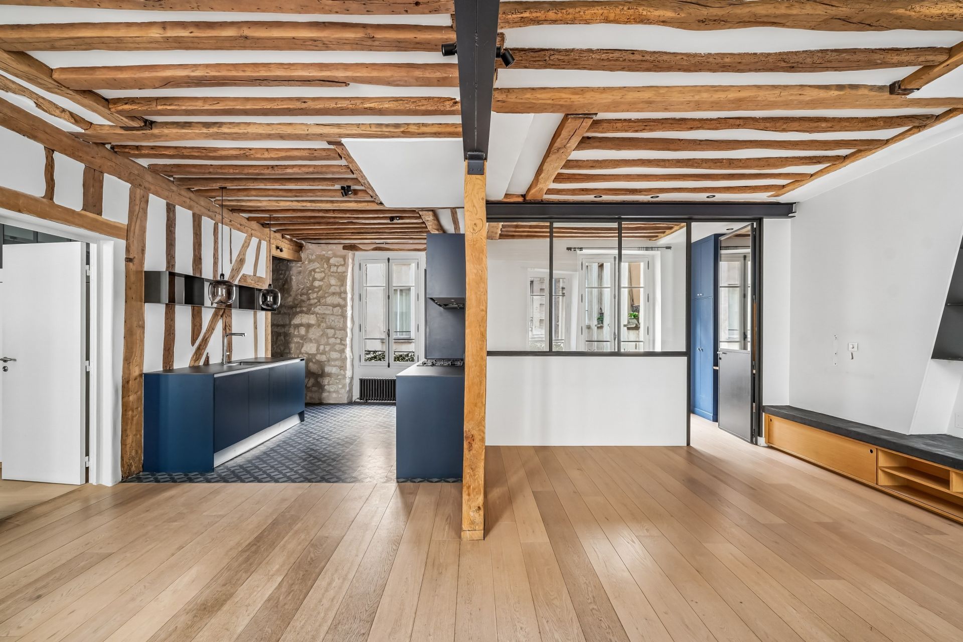 luxury apartment 4 Rooms for sale on PARIS (75004)