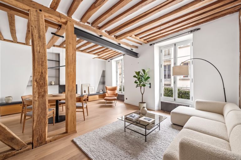 luxury apartment 4 Rooms for sale on PARIS (75004)