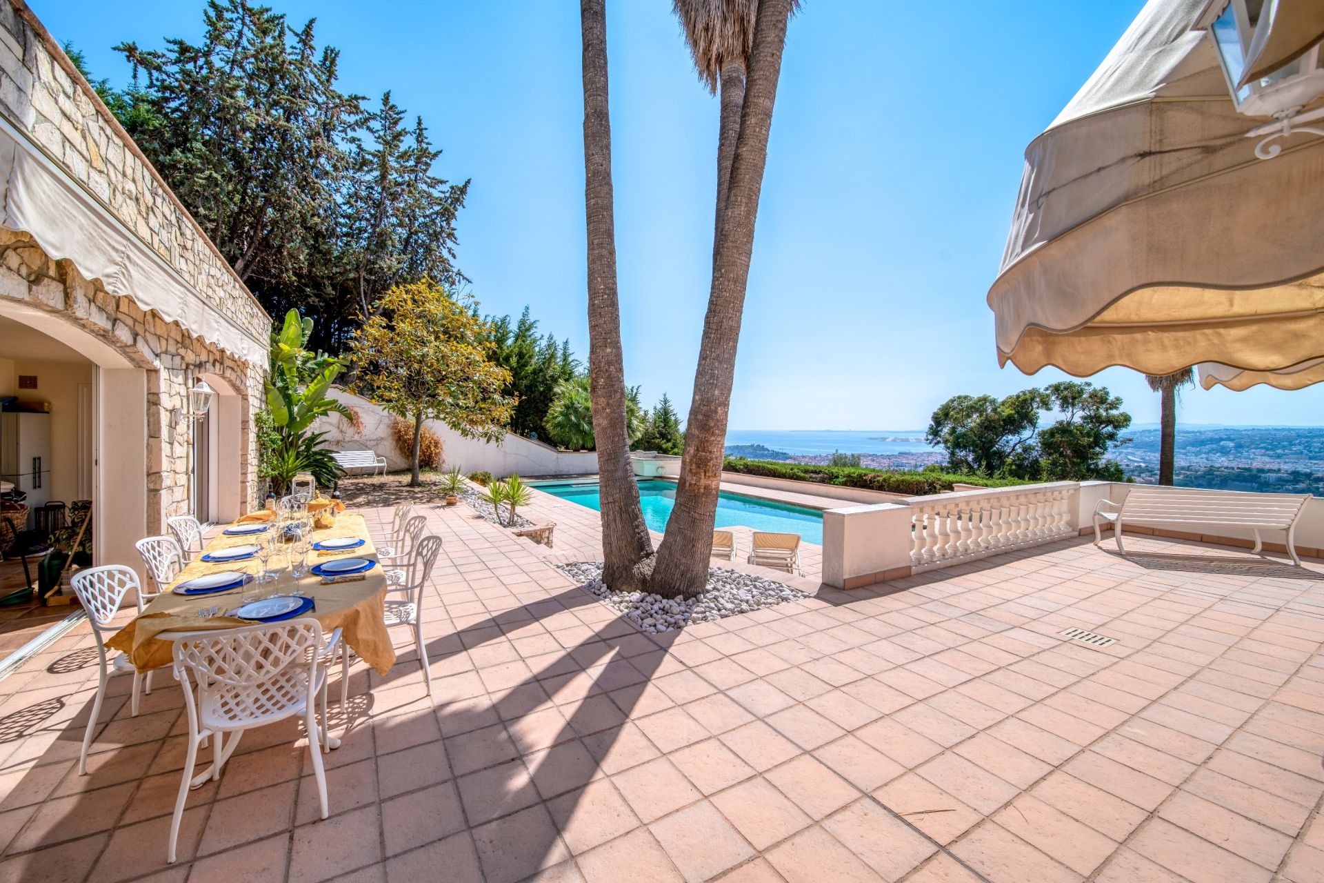 luxury villa 10 Rooms for sale on NICE (06000)
