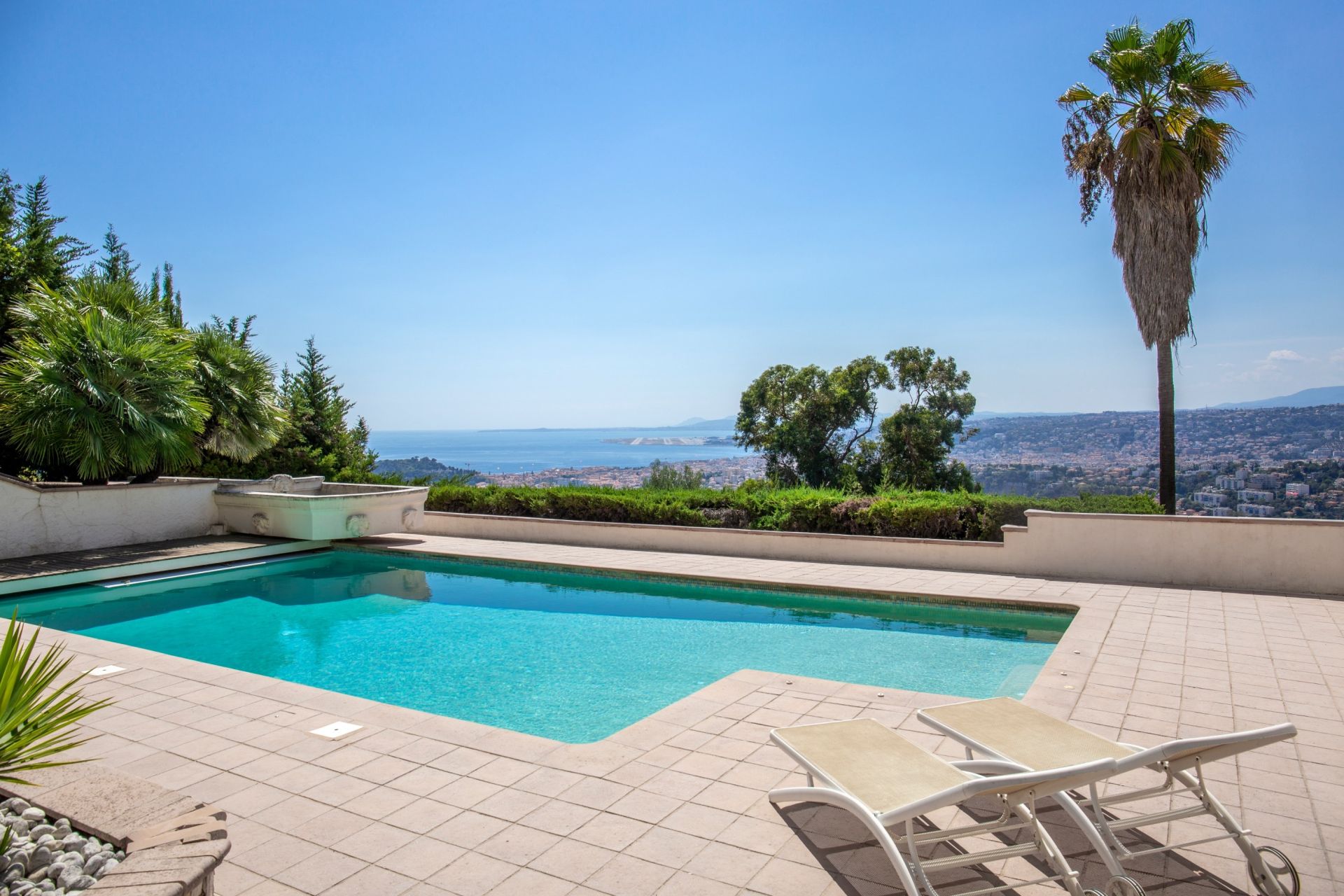 luxury villa 10 Rooms for sale on NICE (06000)