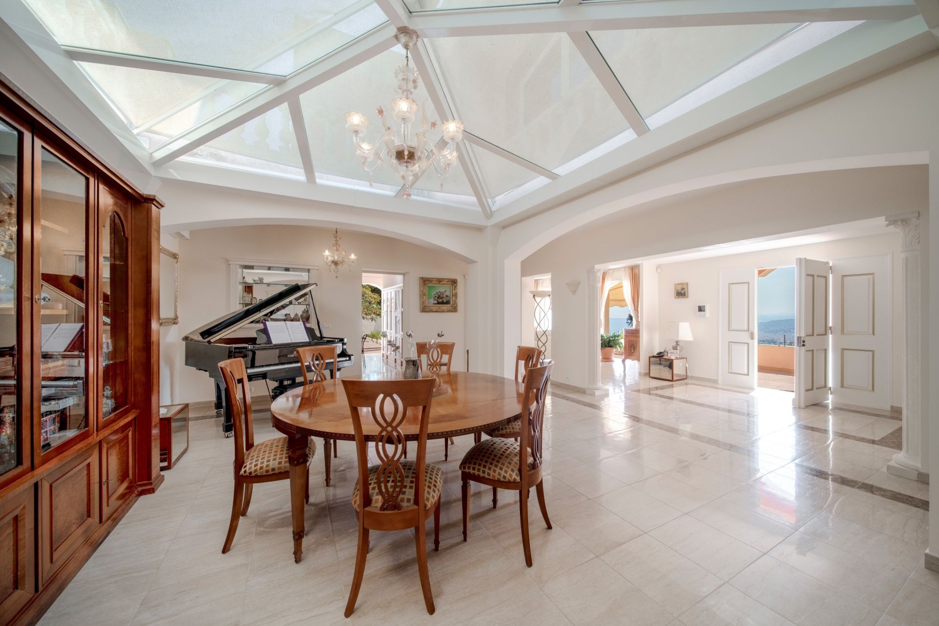 luxury villa 10 Rooms for sale on NICE (06000)