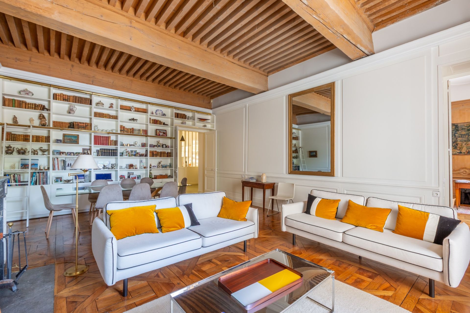 luxury apartment 6 Rooms for sale on LYON (69002)