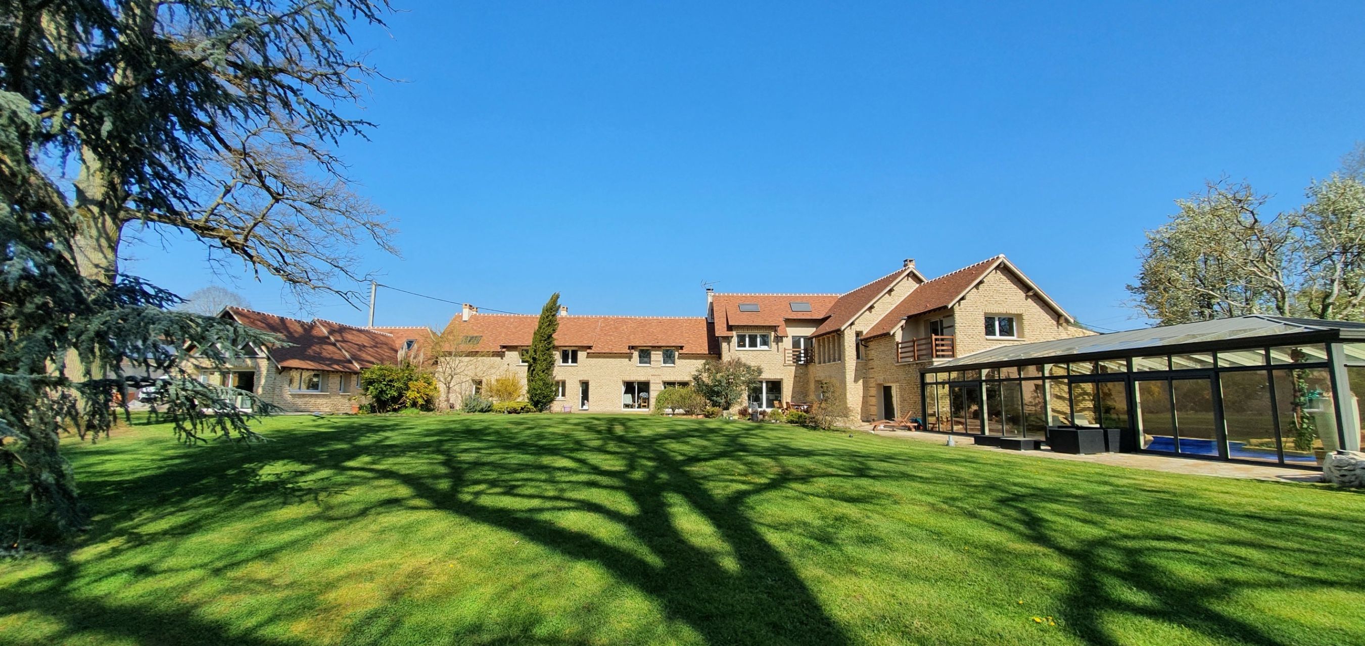 luxury house 20 Rooms for sale on ADAINVILLE (78113)
