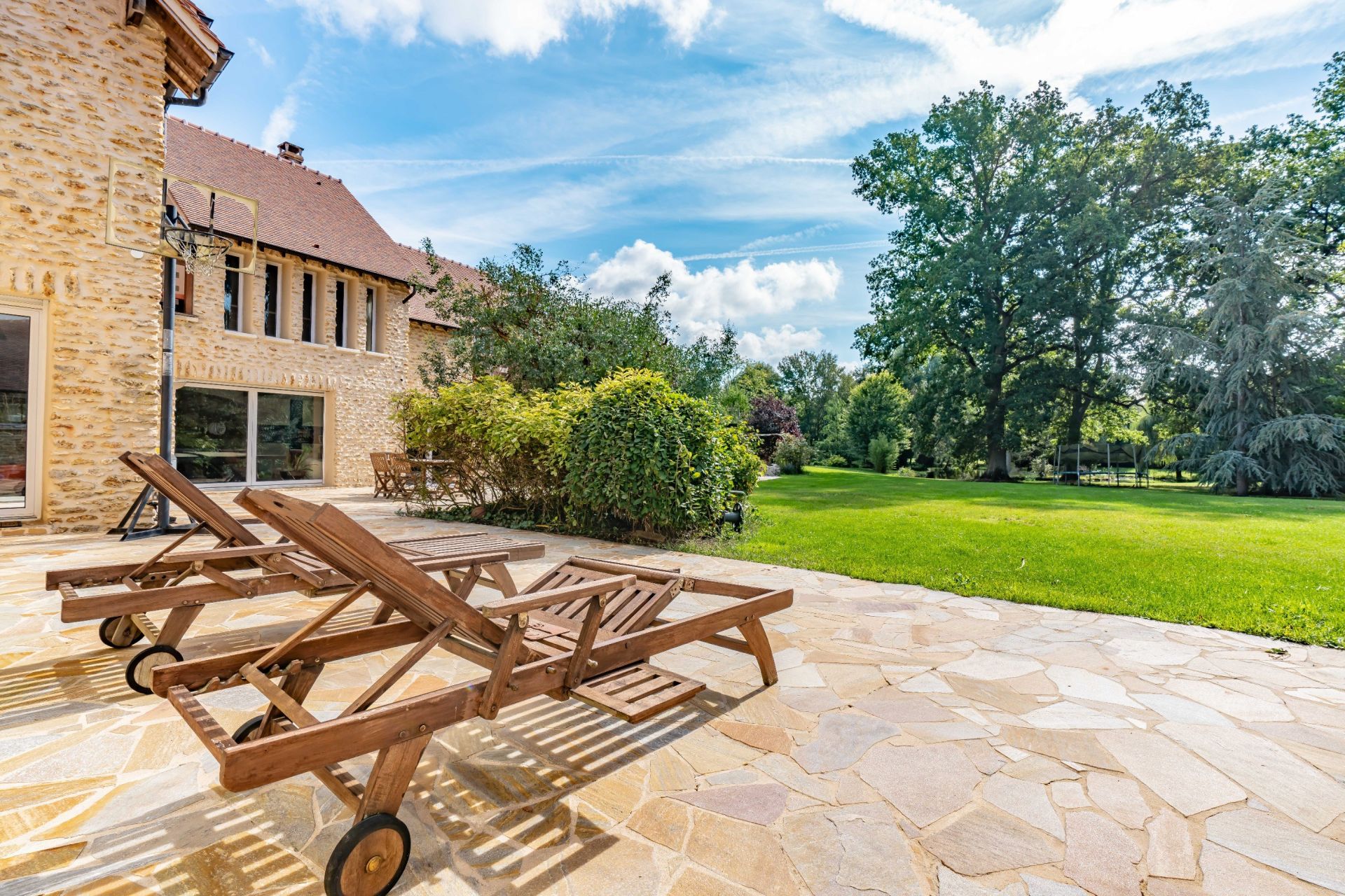 luxury house 20 Rooms for sale on ADAINVILLE (78113)