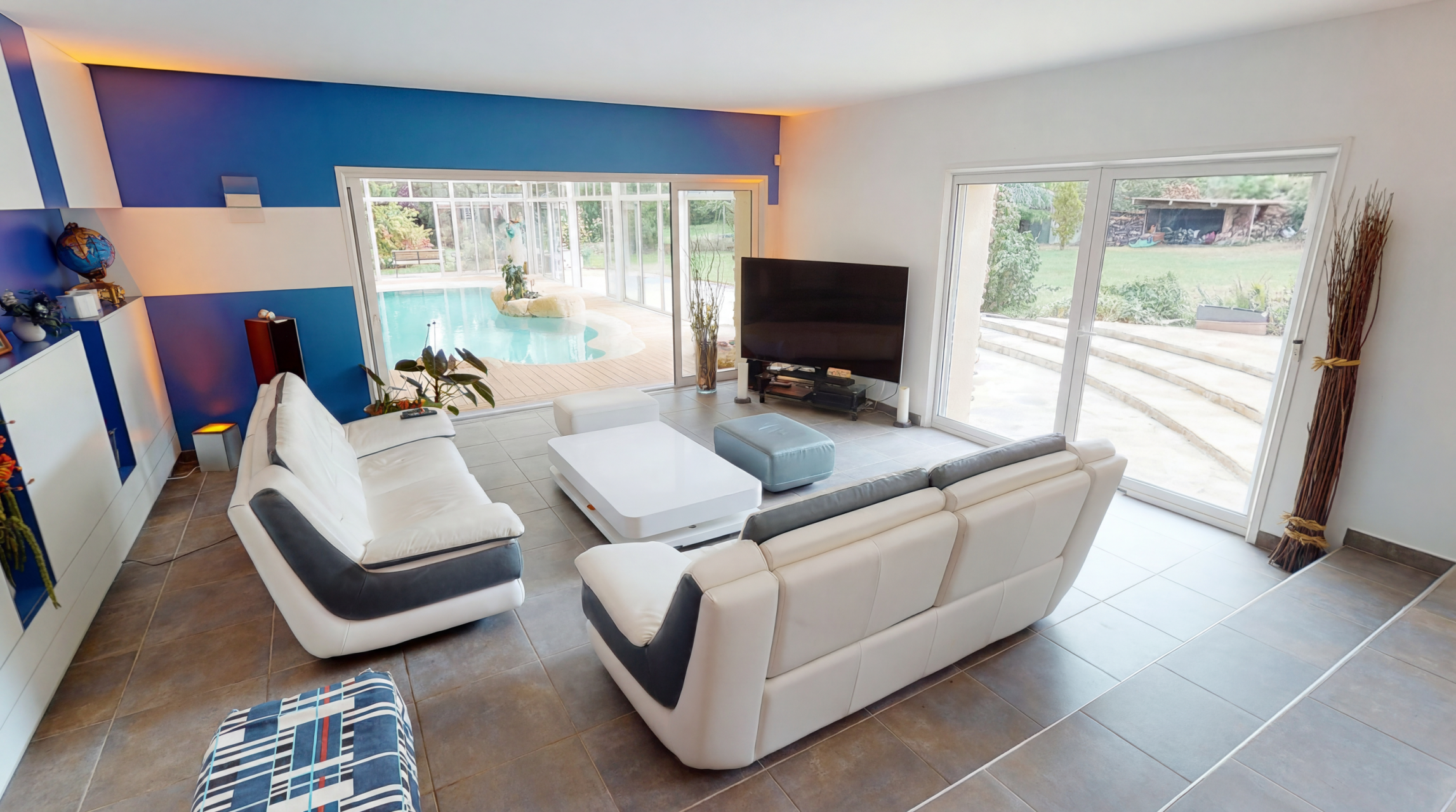 luxury house 20 Rooms for sale on ADAINVILLE (78113)