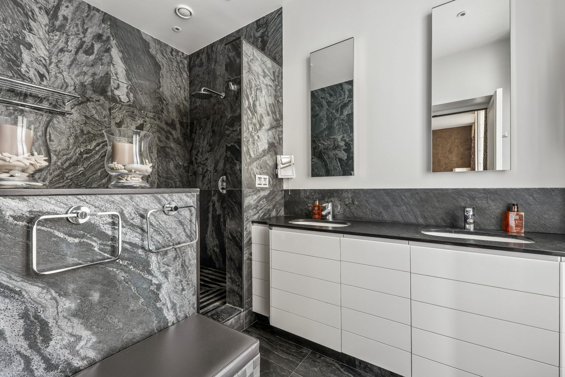 luxury apartment 7 Rooms for sale on PARIS (75016)