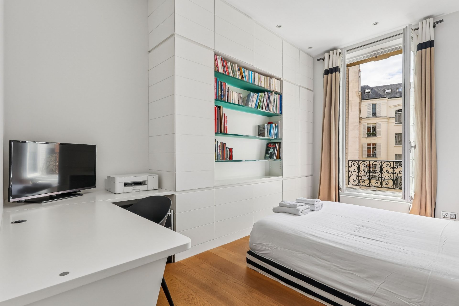 luxury apartment 7 Rooms for sale on PARIS (75016)