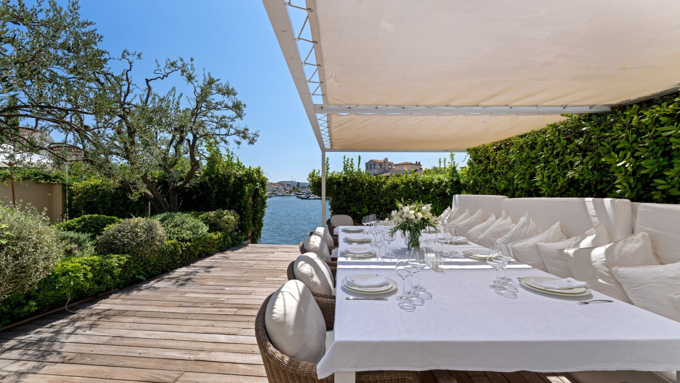 mansion 8 Rooms for sale on PORT GRIMAUD (83310)