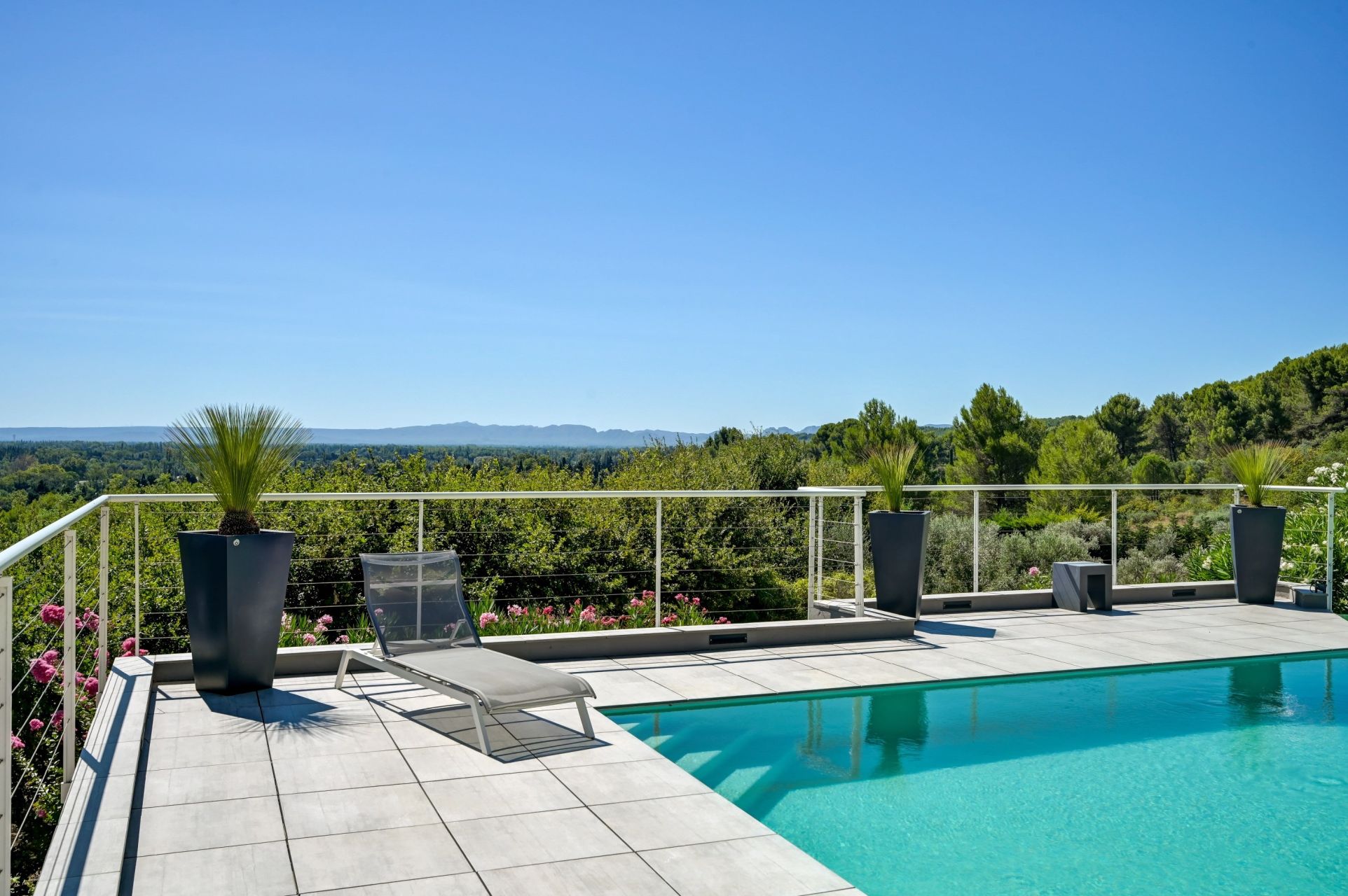 luxury house 9 Rooms for sale on NOVES (13550)
