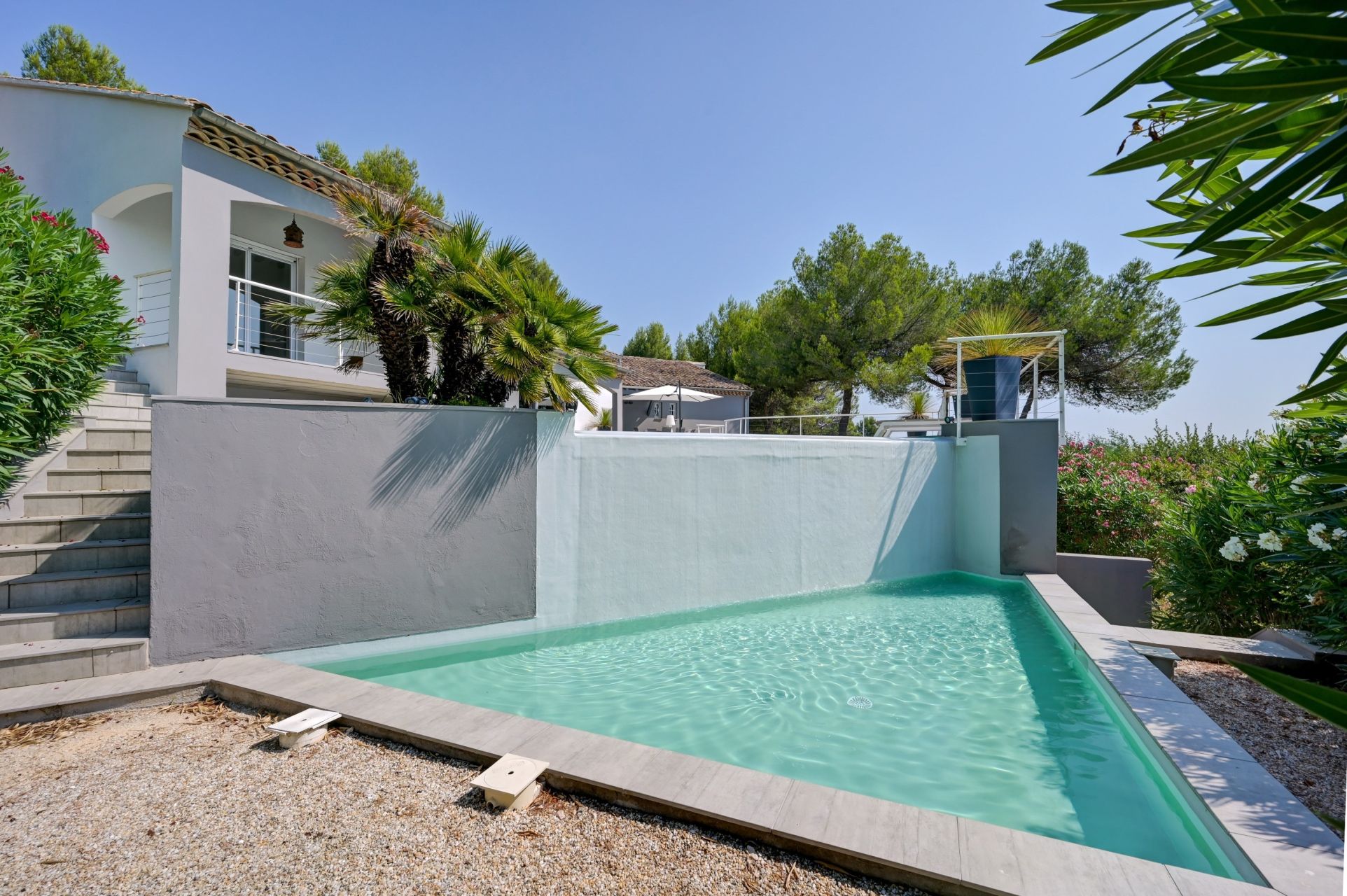 luxury house 9 Rooms for sale on NOVES (13550)
