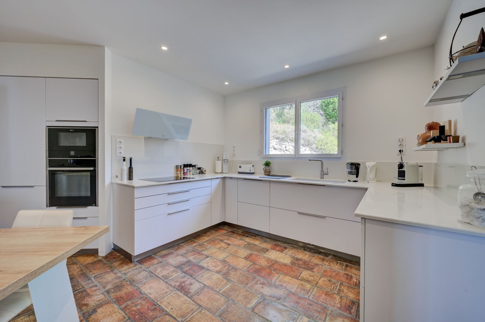 luxury house 9 Rooms for sale on NOVES (13550)