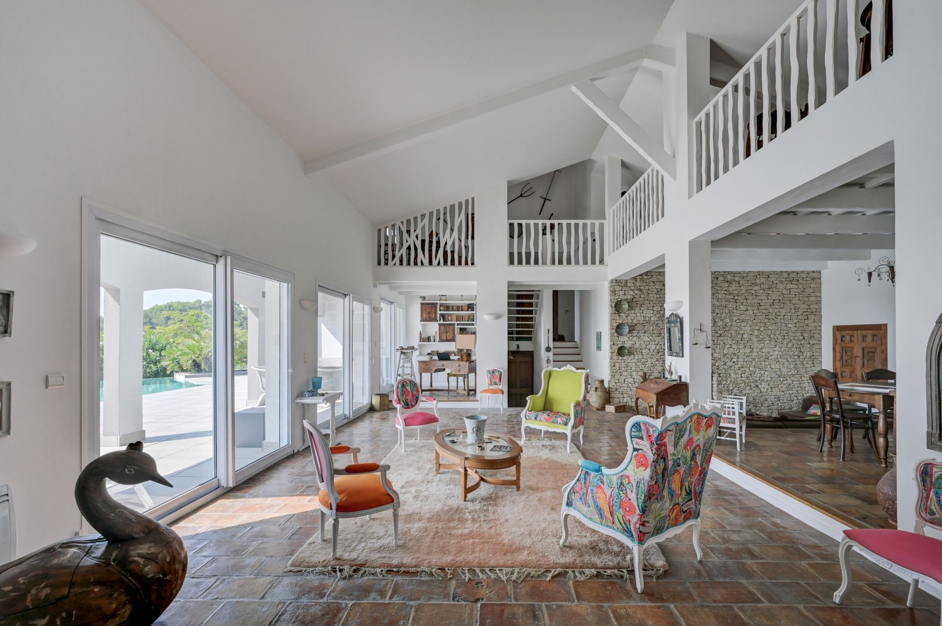 luxury house 9 Rooms for sale on NOVES (13550)