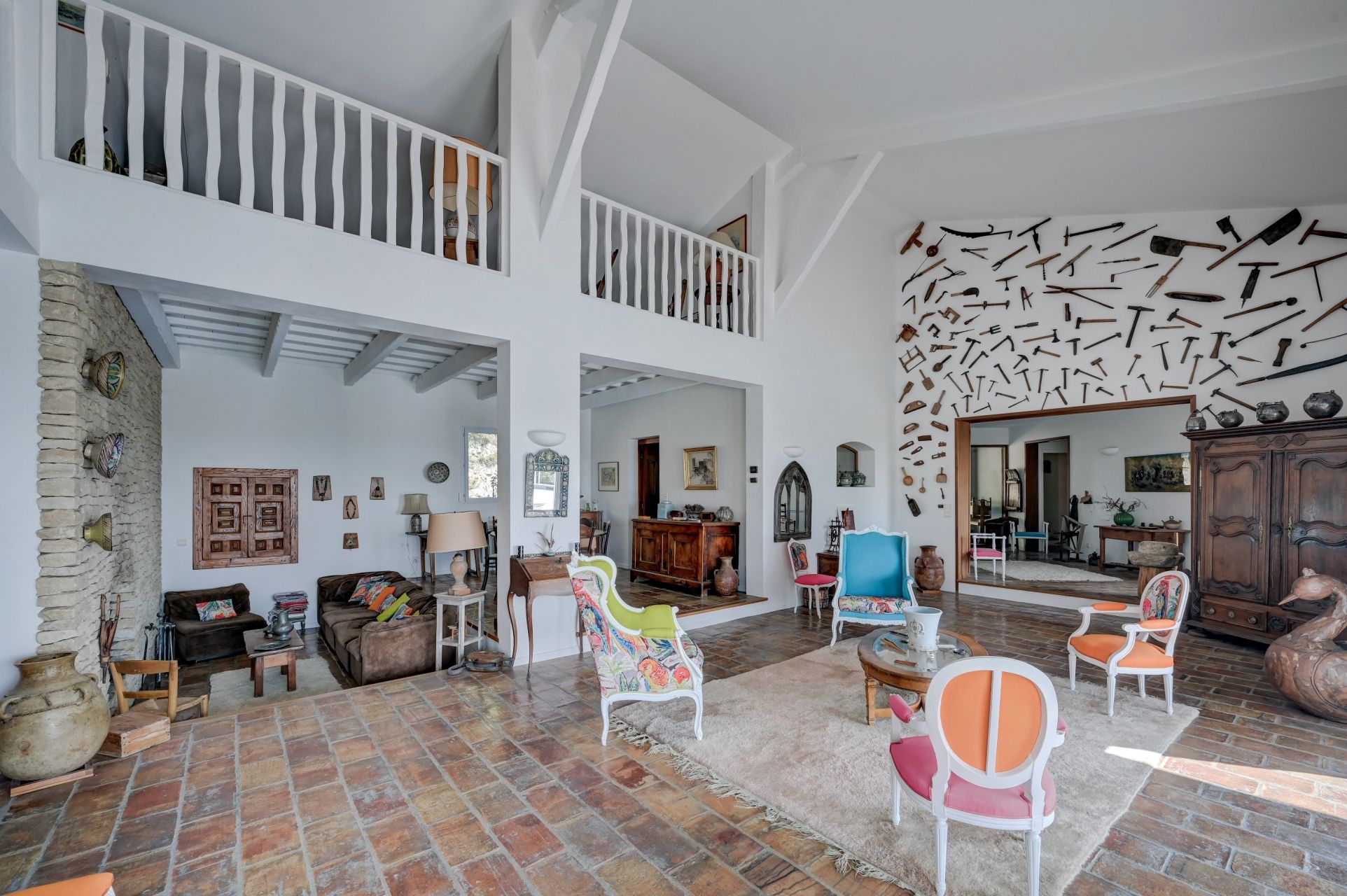 luxury house 9 Rooms for sale on NOVES (13550)