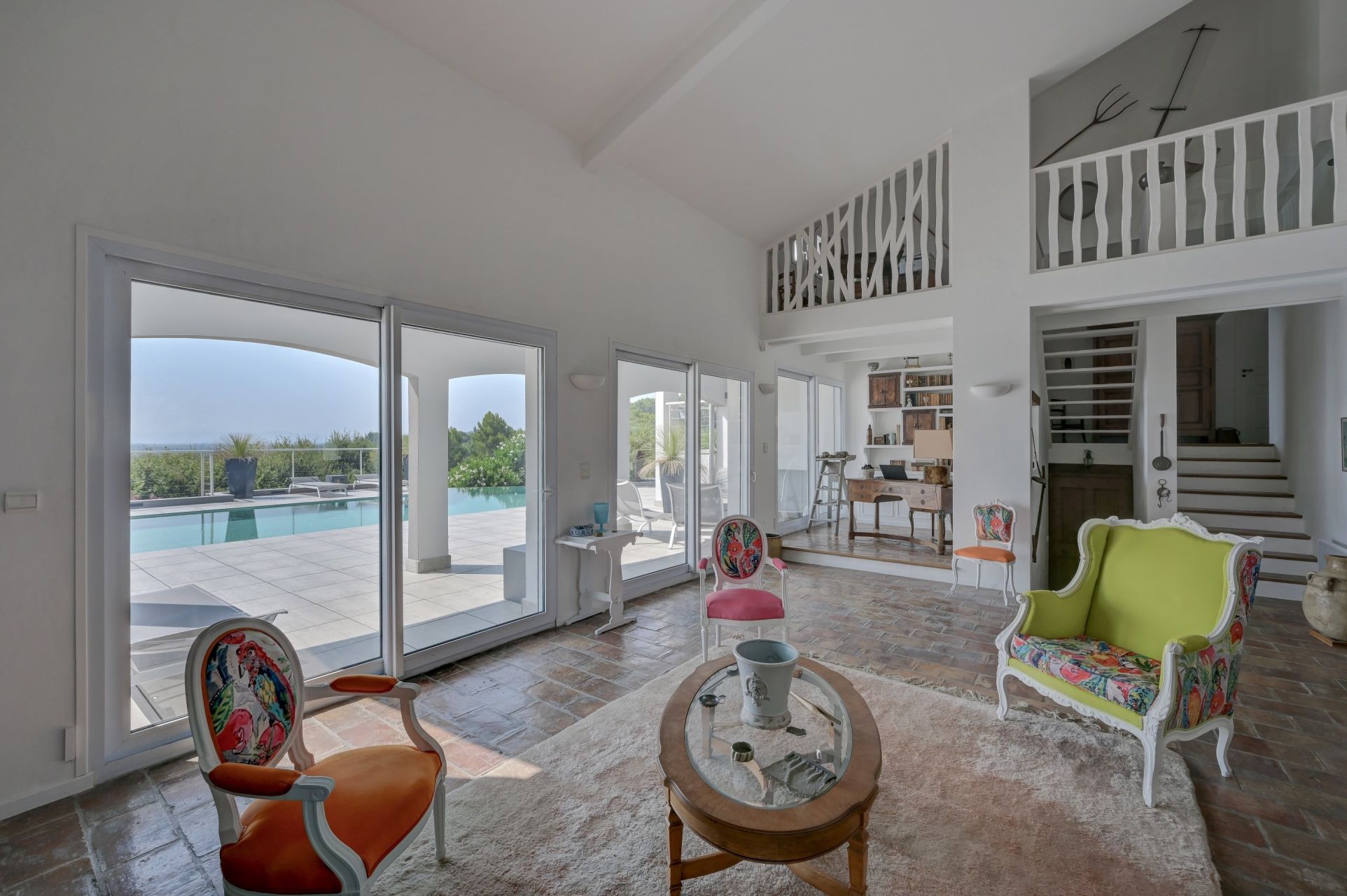 luxury house 9 Rooms for sale on NOVES (13550)