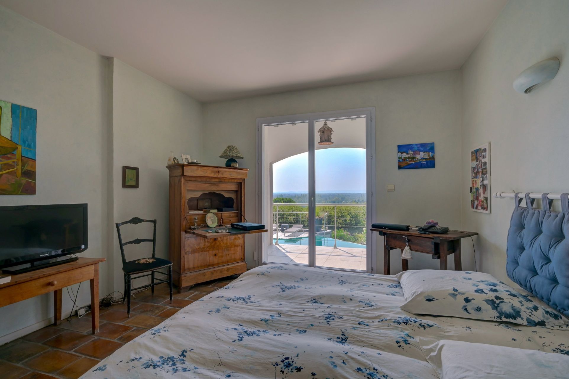 luxury house 9 Rooms for sale on NOVES (13550)