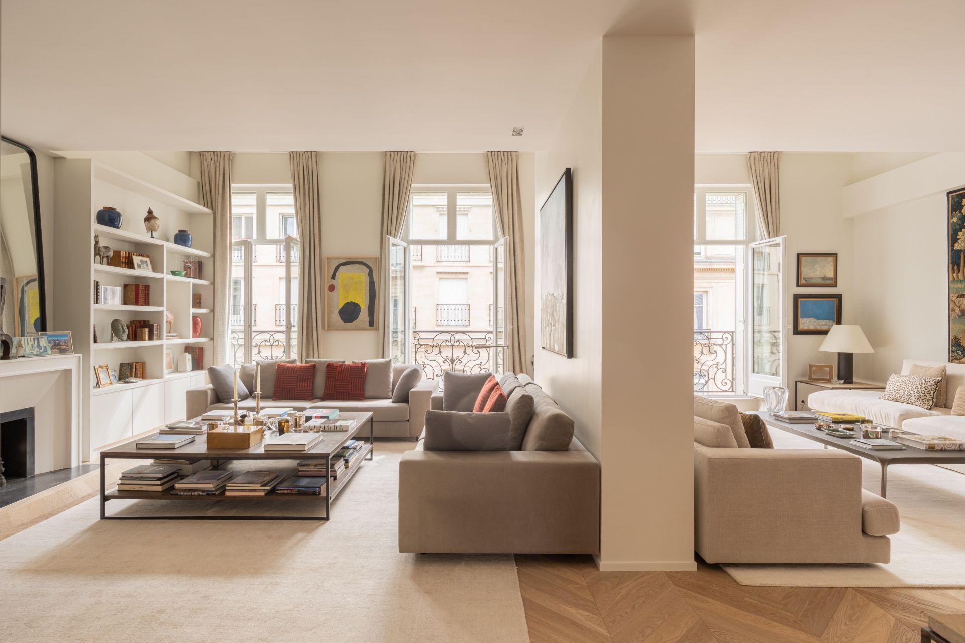 luxury apartment 5 Rooms for sale on PARIS (75008)