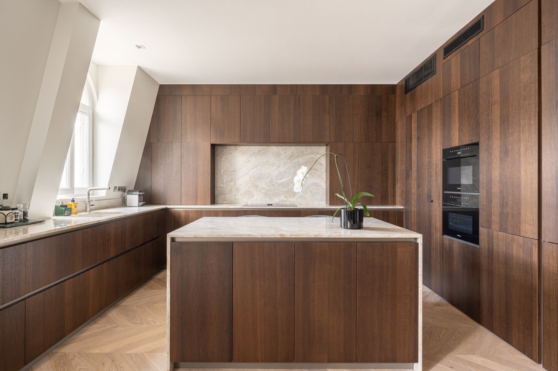 luxury apartment 5 Rooms for sale on PARIS (75008)