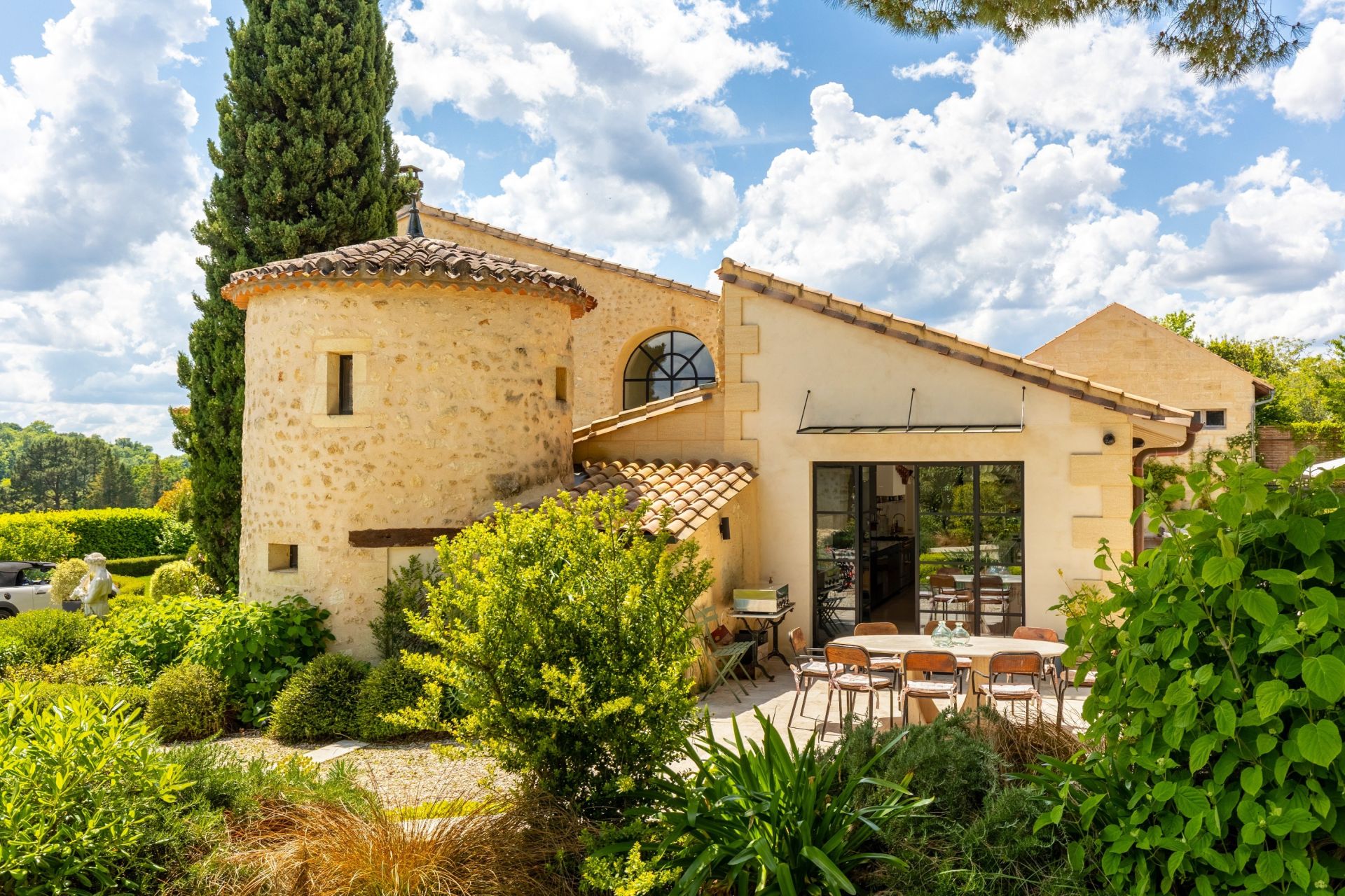 castle 12 Rooms for sale on BORDEAUX (33000)