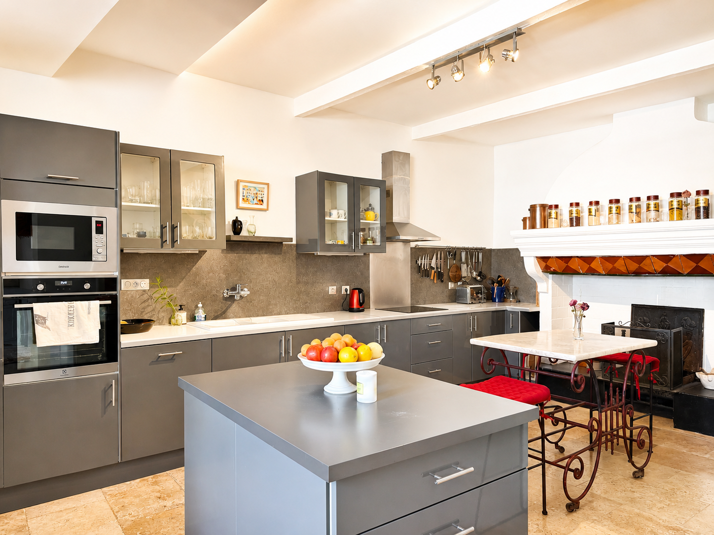 luxury house 7 Rooms for sale on UZES (30700)
