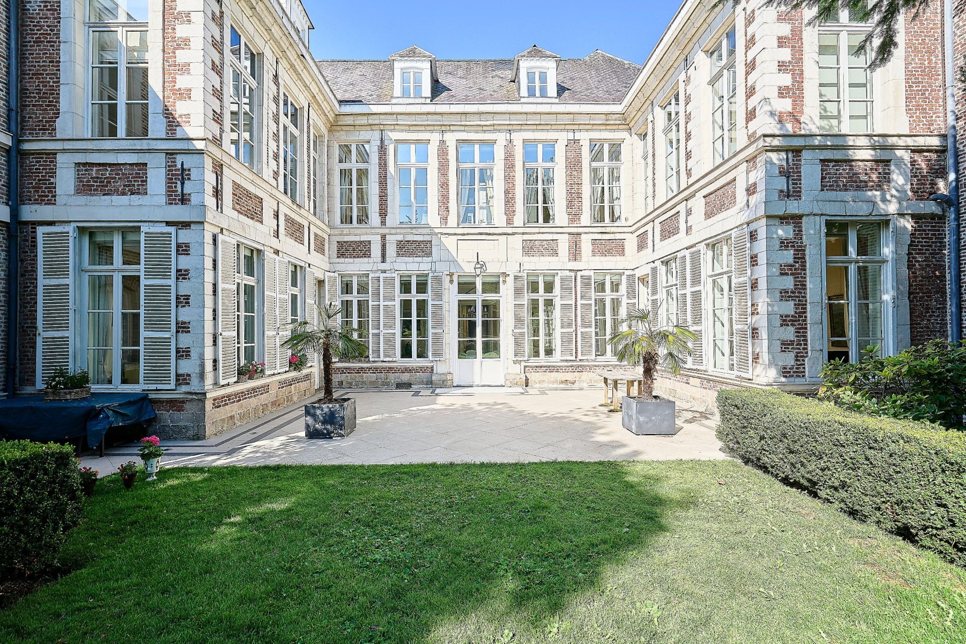 luxury house 24 Rooms for sale on LILLE (59000)