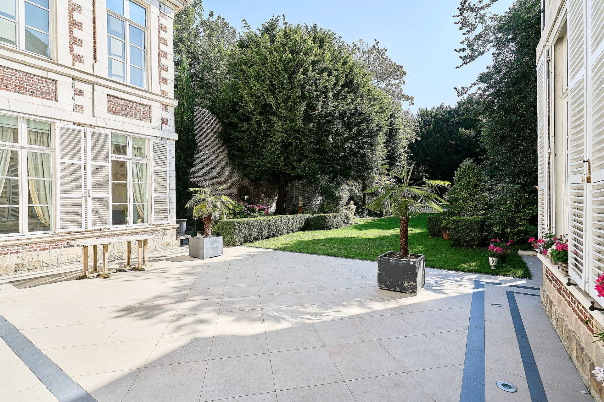 luxury house 24 Rooms for sale on LILLE (59000)