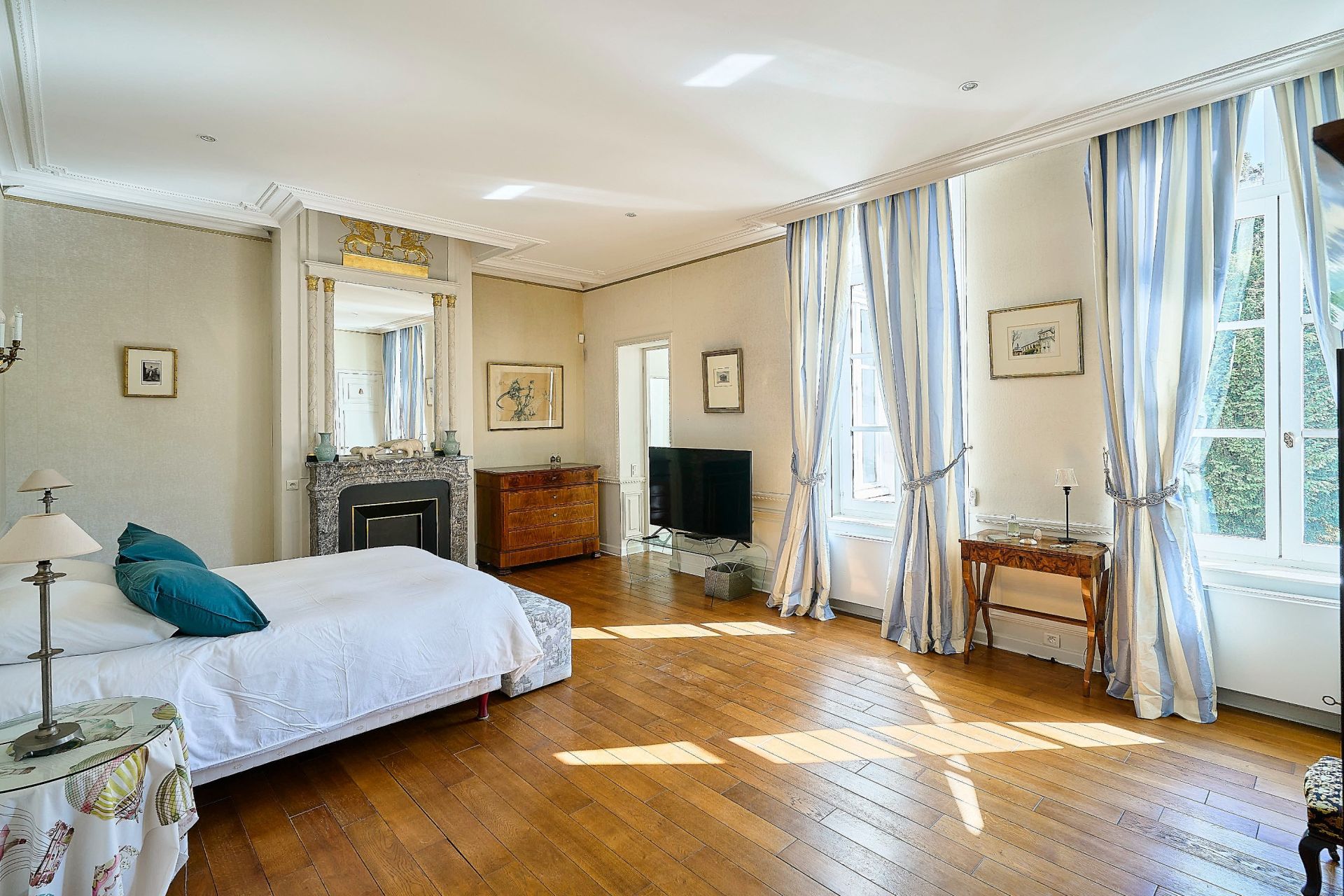 luxury house 24 Rooms for sale on LILLE (59000)