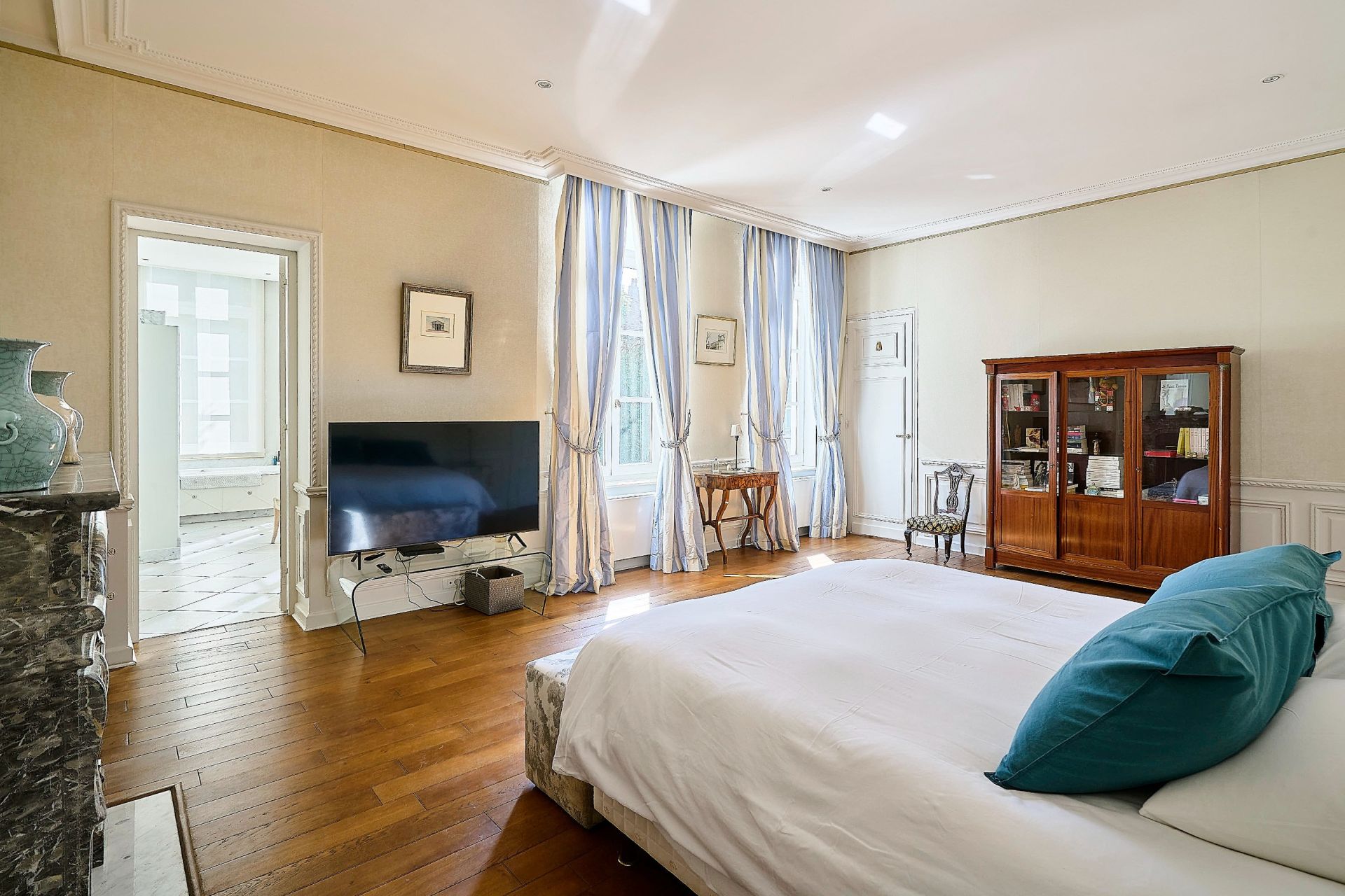luxury house 24 Rooms for sale on LILLE (59000)