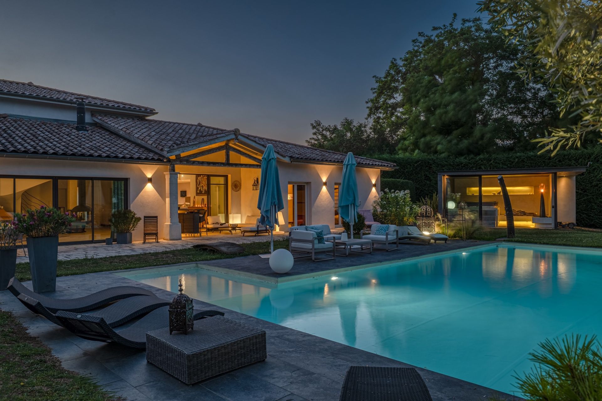 architect's house 7 Rooms for sale on SATHONAY VILLAGE (69580)