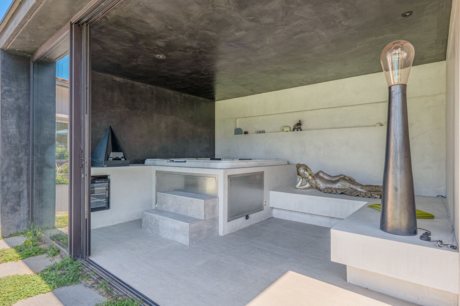 architect's house 7 Rooms for sale on SATHONAY VILLAGE (69580)