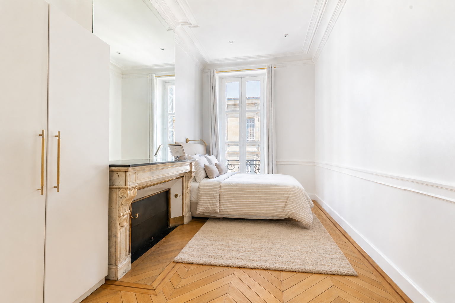 luxury apartment 3 Rooms for sale on BORDEAUX (33000)