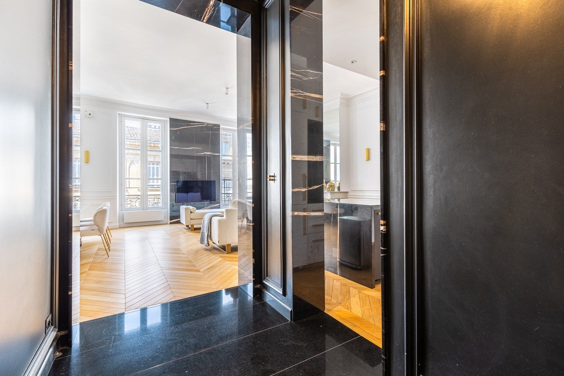 luxury apartment 3 Rooms for sale on BORDEAUX (33000)