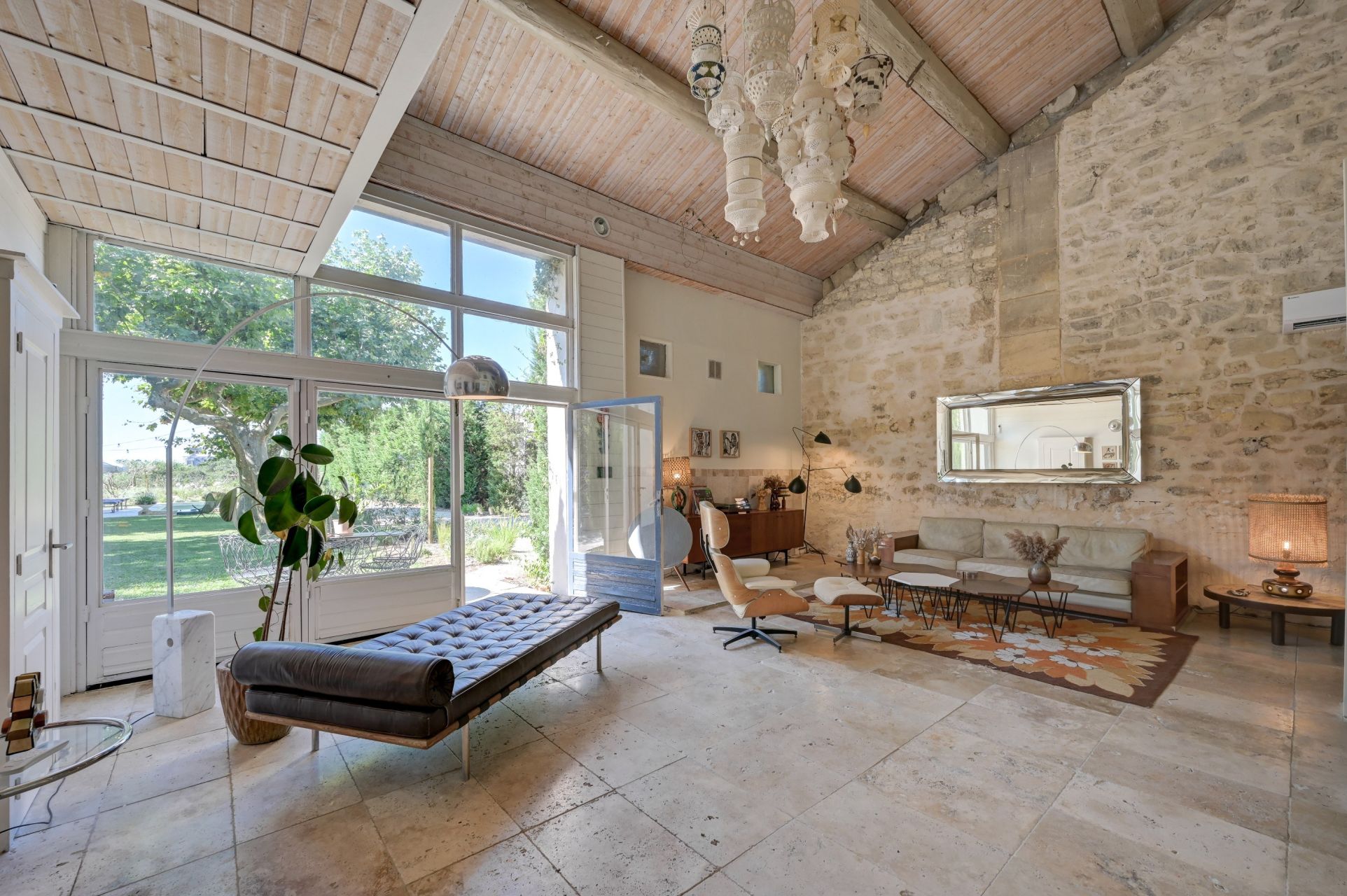 mas 12 Rooms for sale on ARLES (13200)
