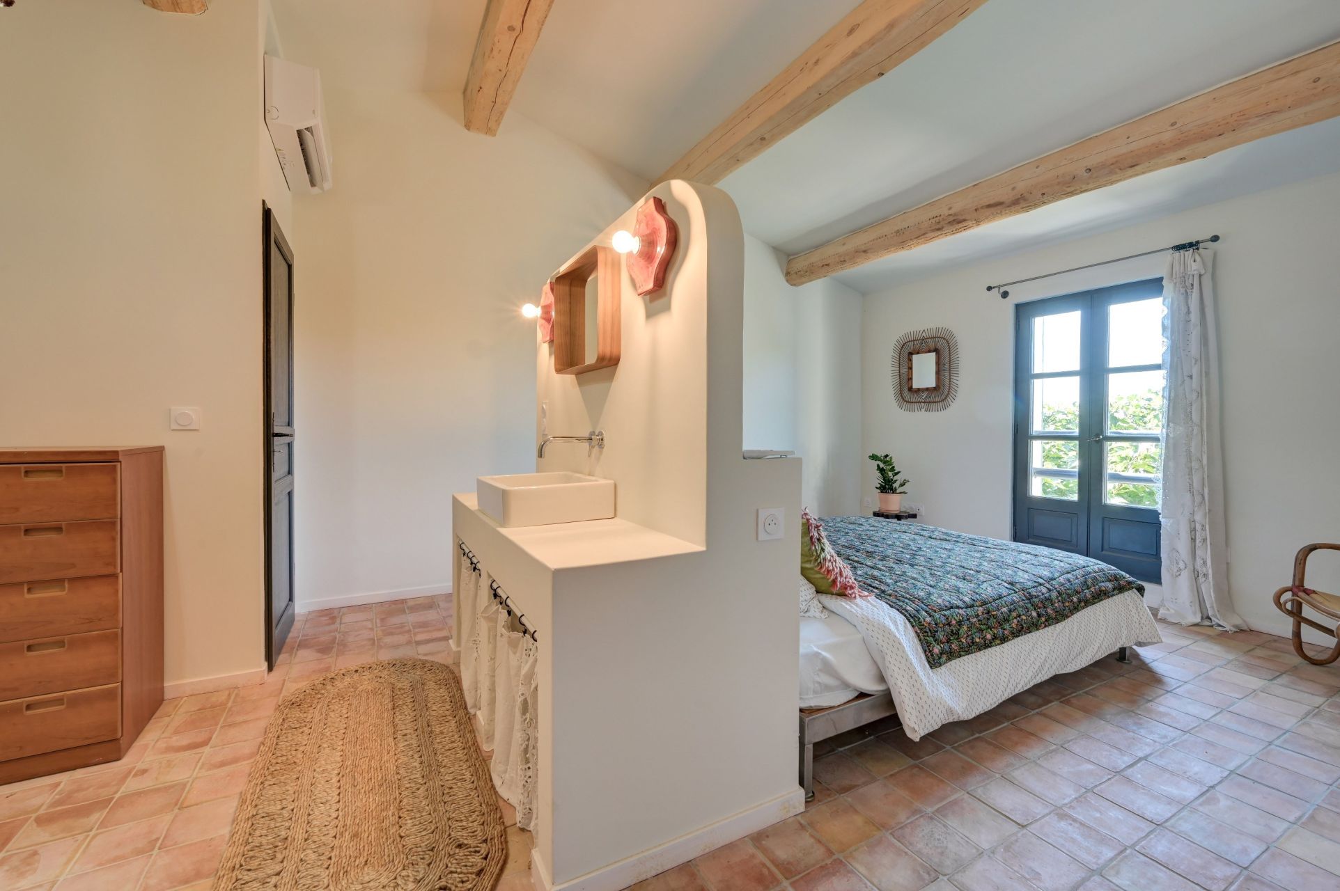 mas 12 Rooms for sale on ARLES (13200)
