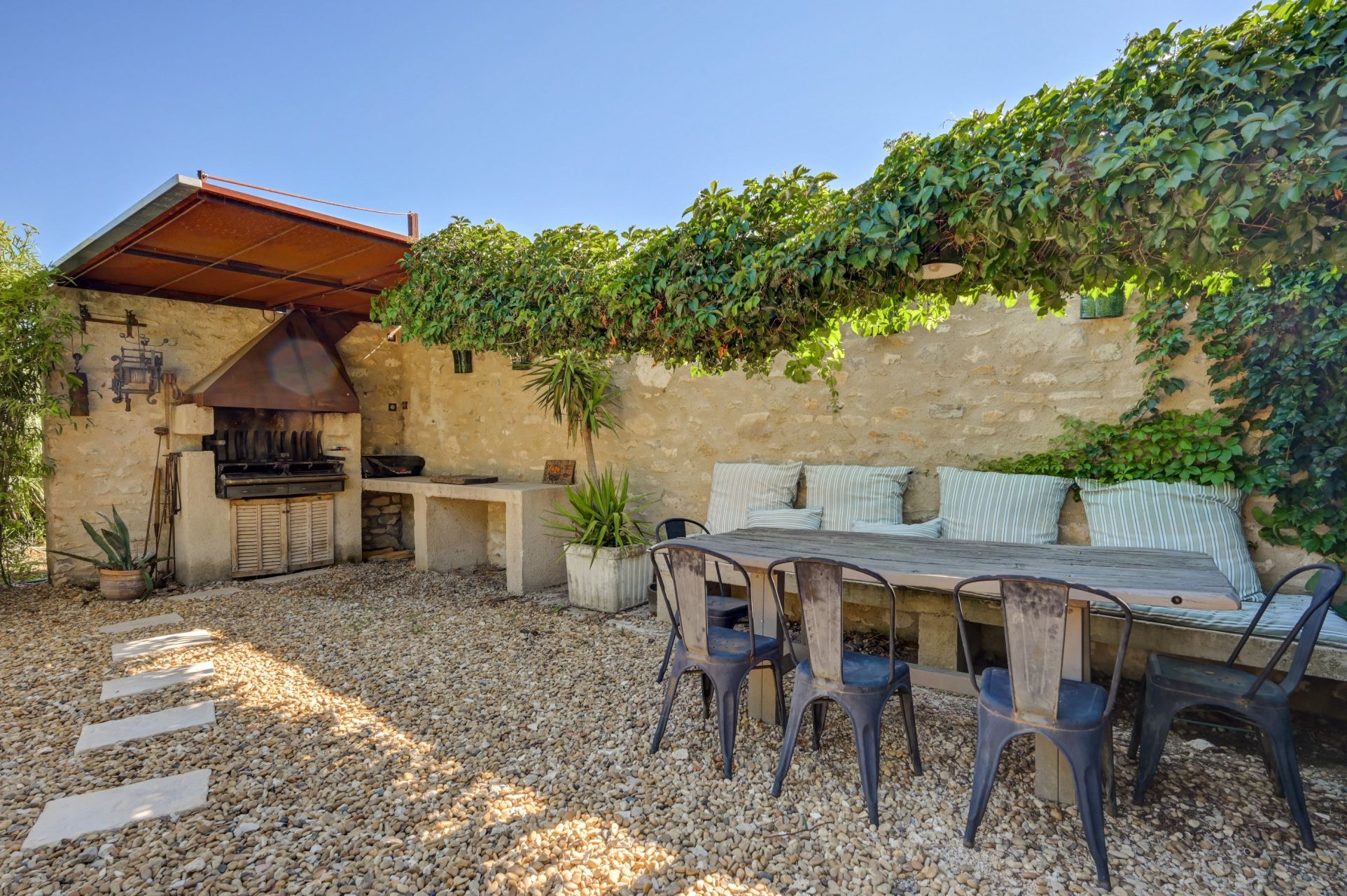mas 12 Rooms for sale on ARLES (13200)