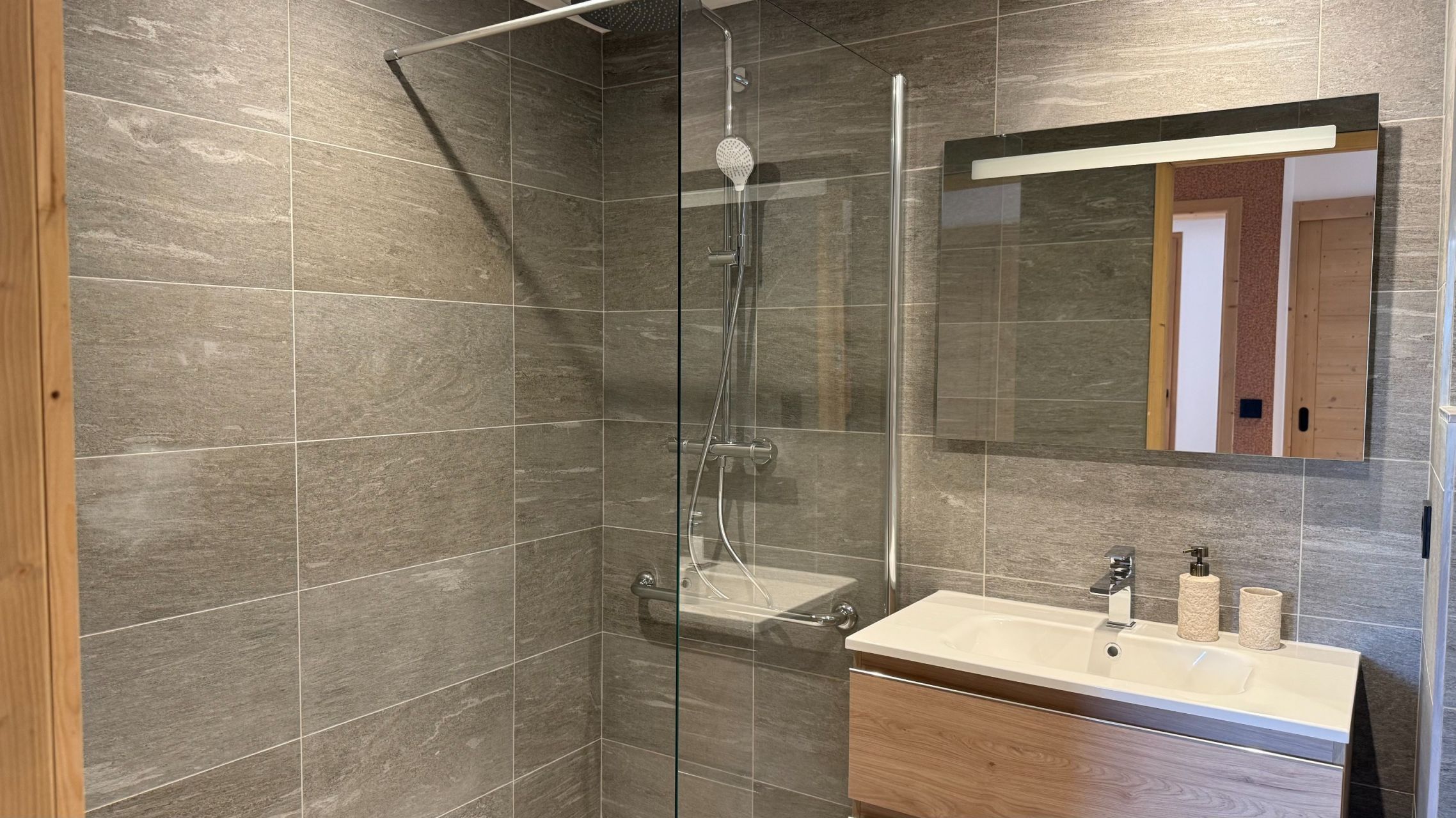 luxury apartment 3 Rooms for sale on L ALPE D HUEZ (38750)