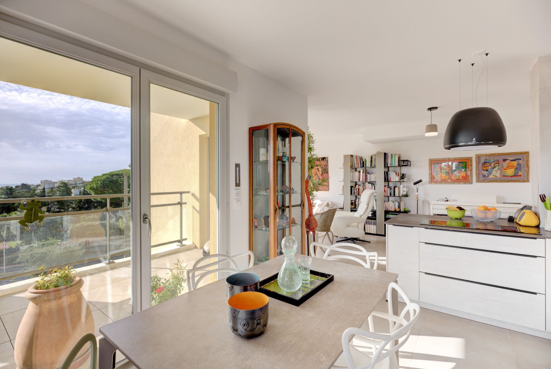 luxury apartment 3 Rooms for sale on ANTIBES (06600)