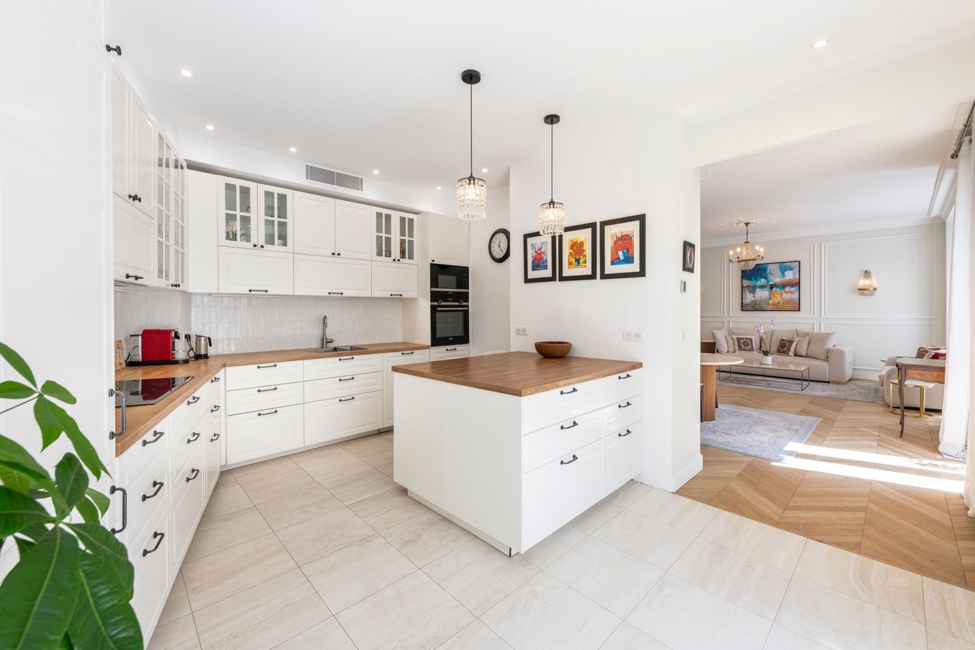 luxury apartment 4 Rooms for sale on NICE (06000)