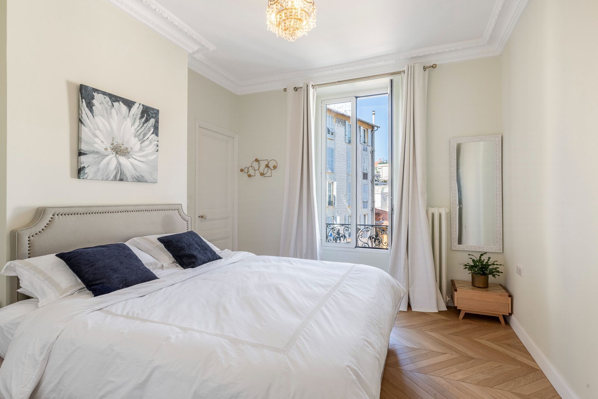 luxury apartment 4 Rooms for sale on NICE (06000)
