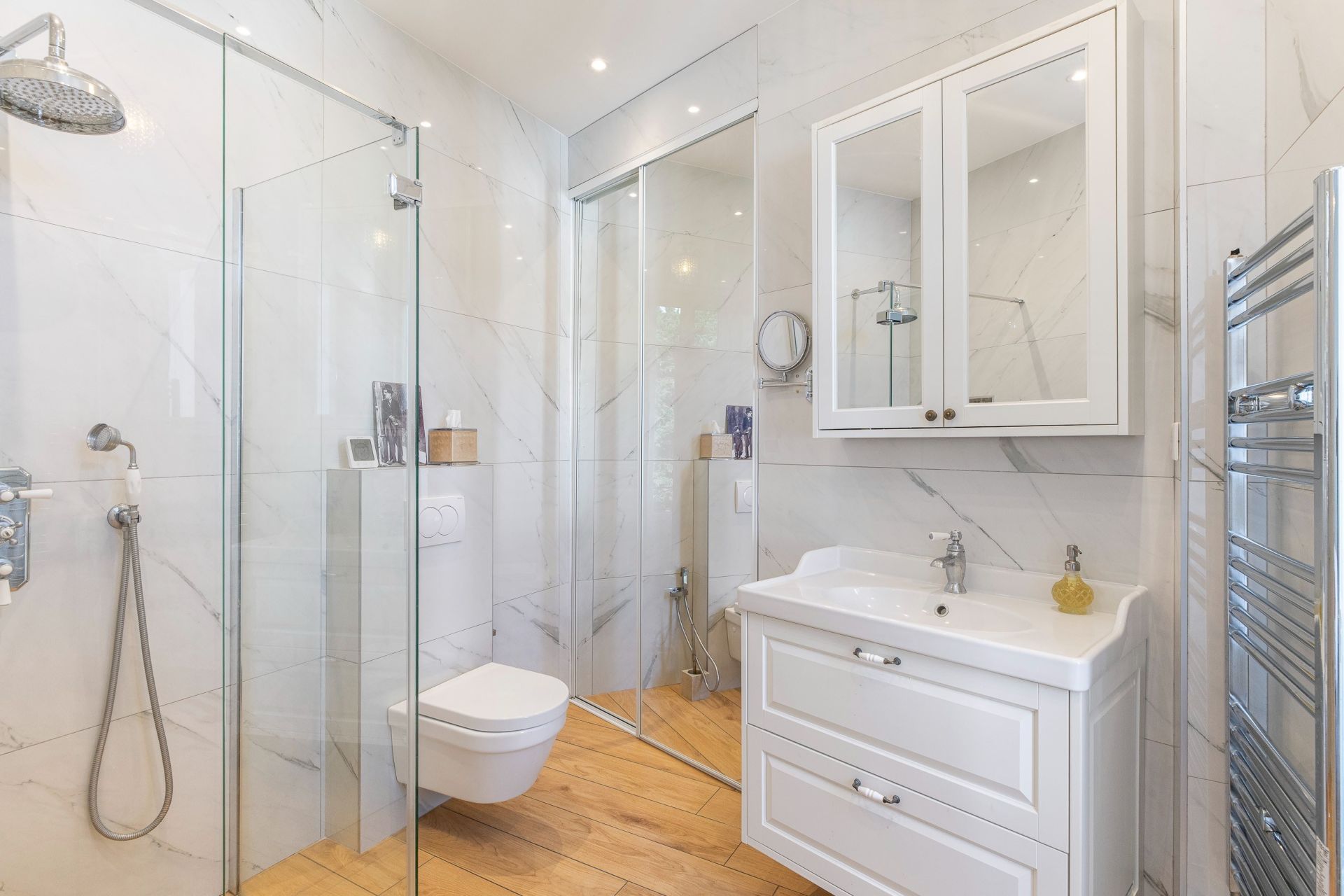 luxury apartment 4 Rooms for sale on NICE (06000)