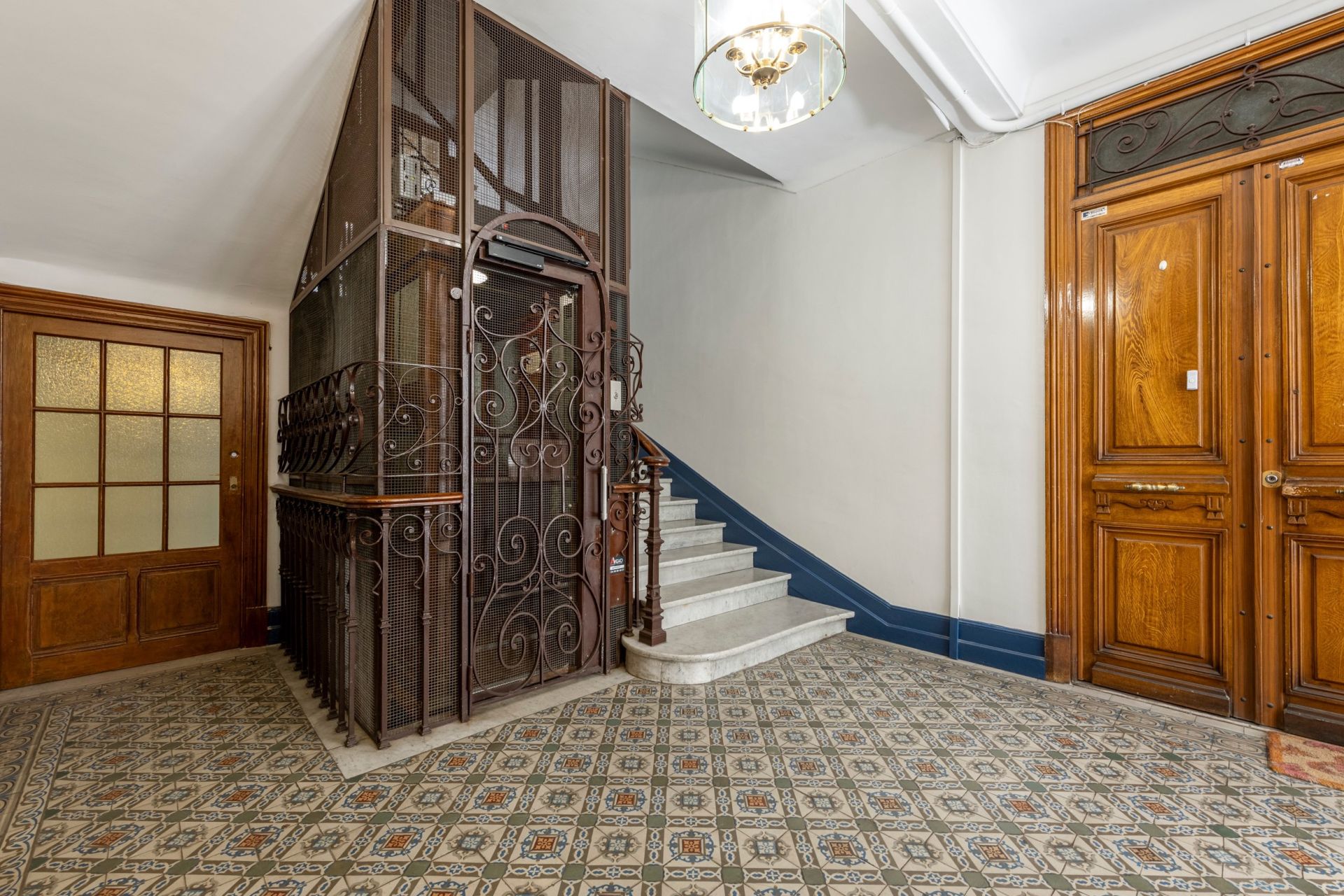 luxury apartment 4 Rooms for sale on NICE (06000)