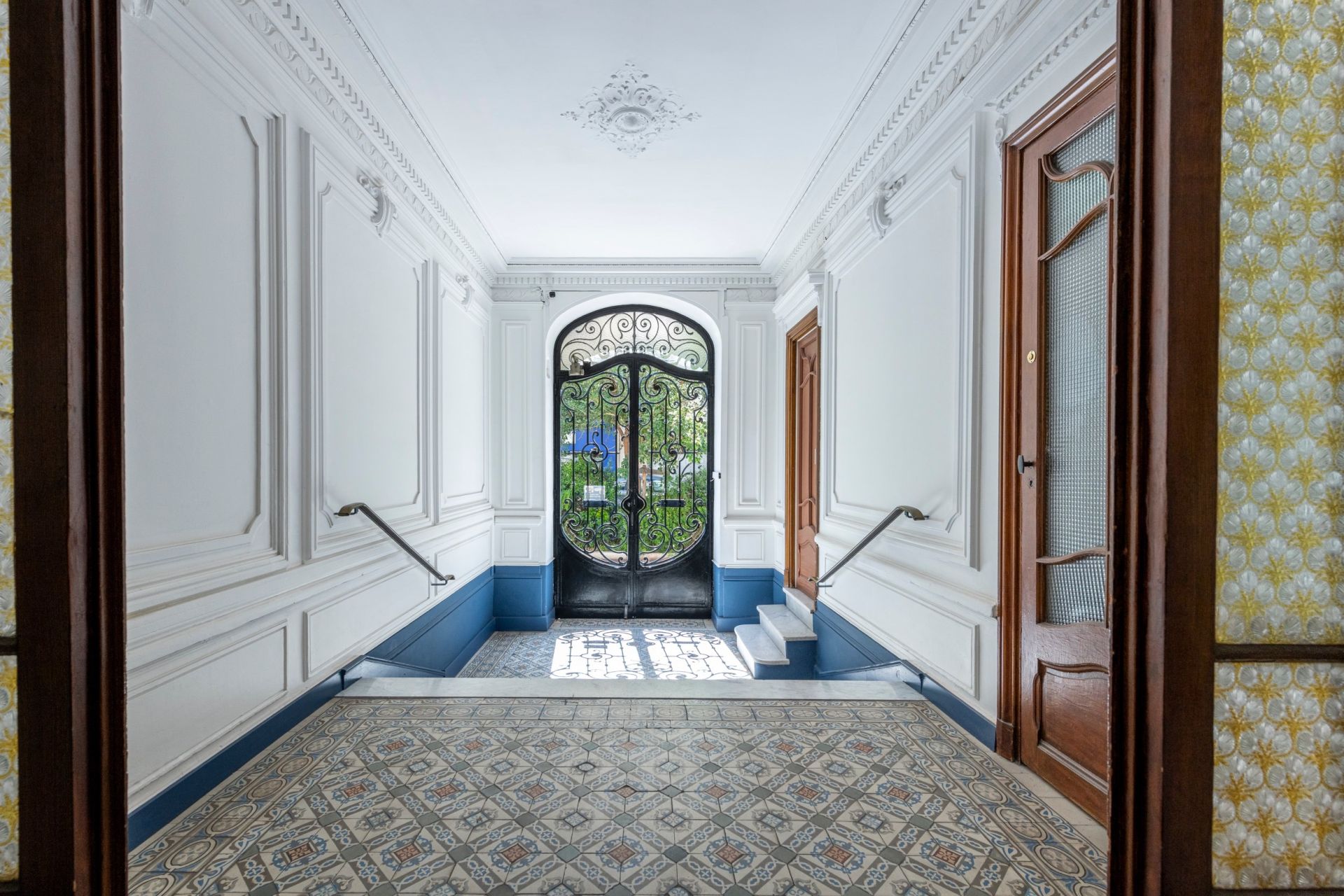 luxury apartment 4 Rooms for sale on NICE (06000)