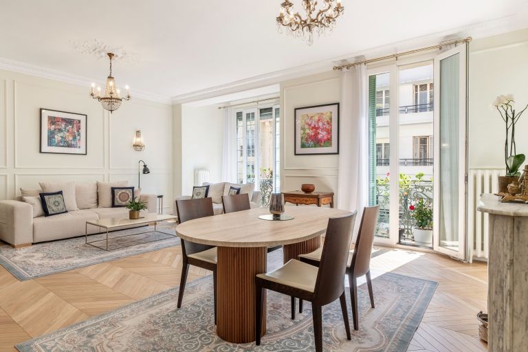 luxury apartment 4 Rooms for sale on NICE (06000)