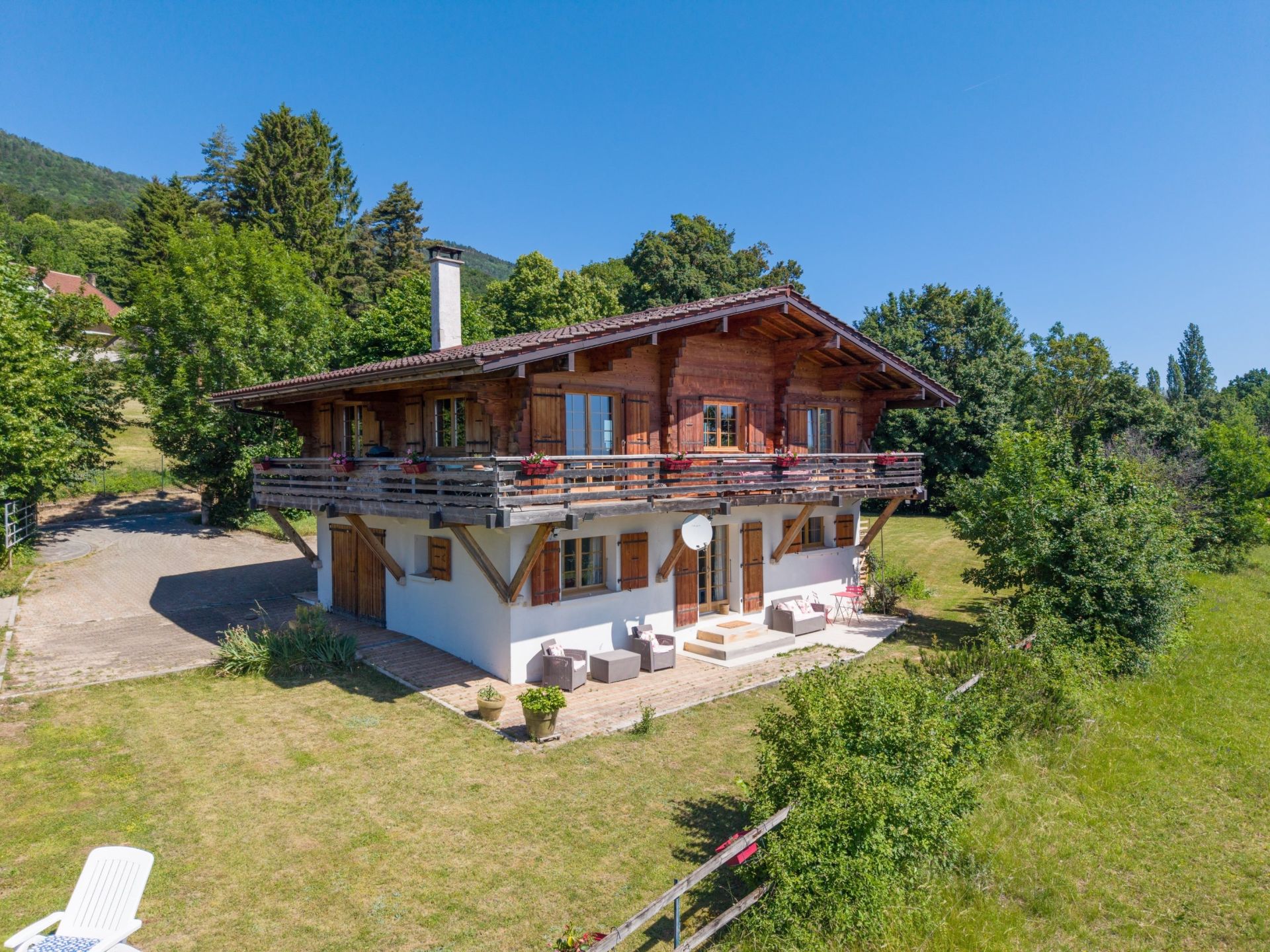 luxury house 4 Rooms for sale on DIVONNE LES BAINS (01220)