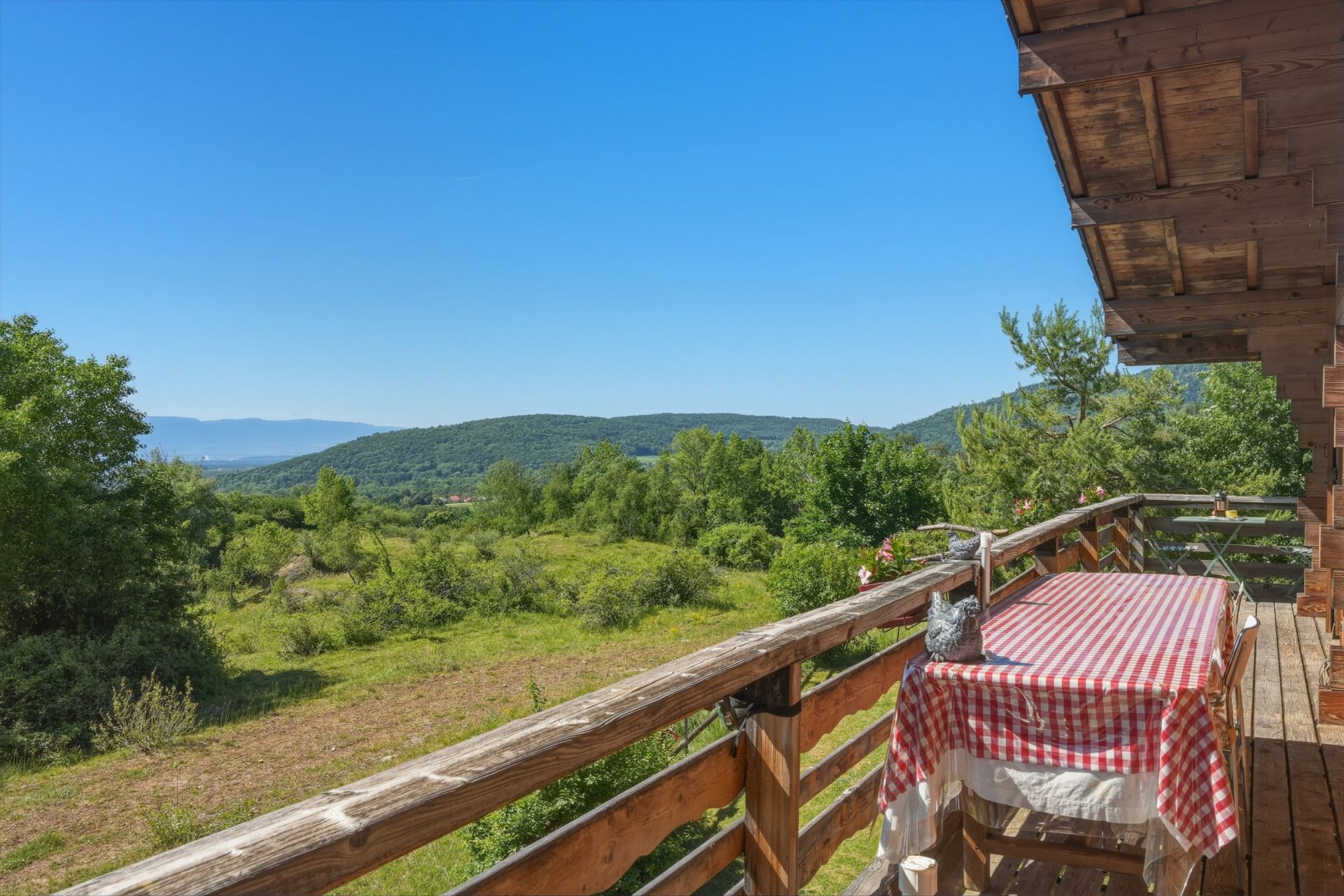 luxury house 4 Rooms for sale on DIVONNE LES BAINS (01220)