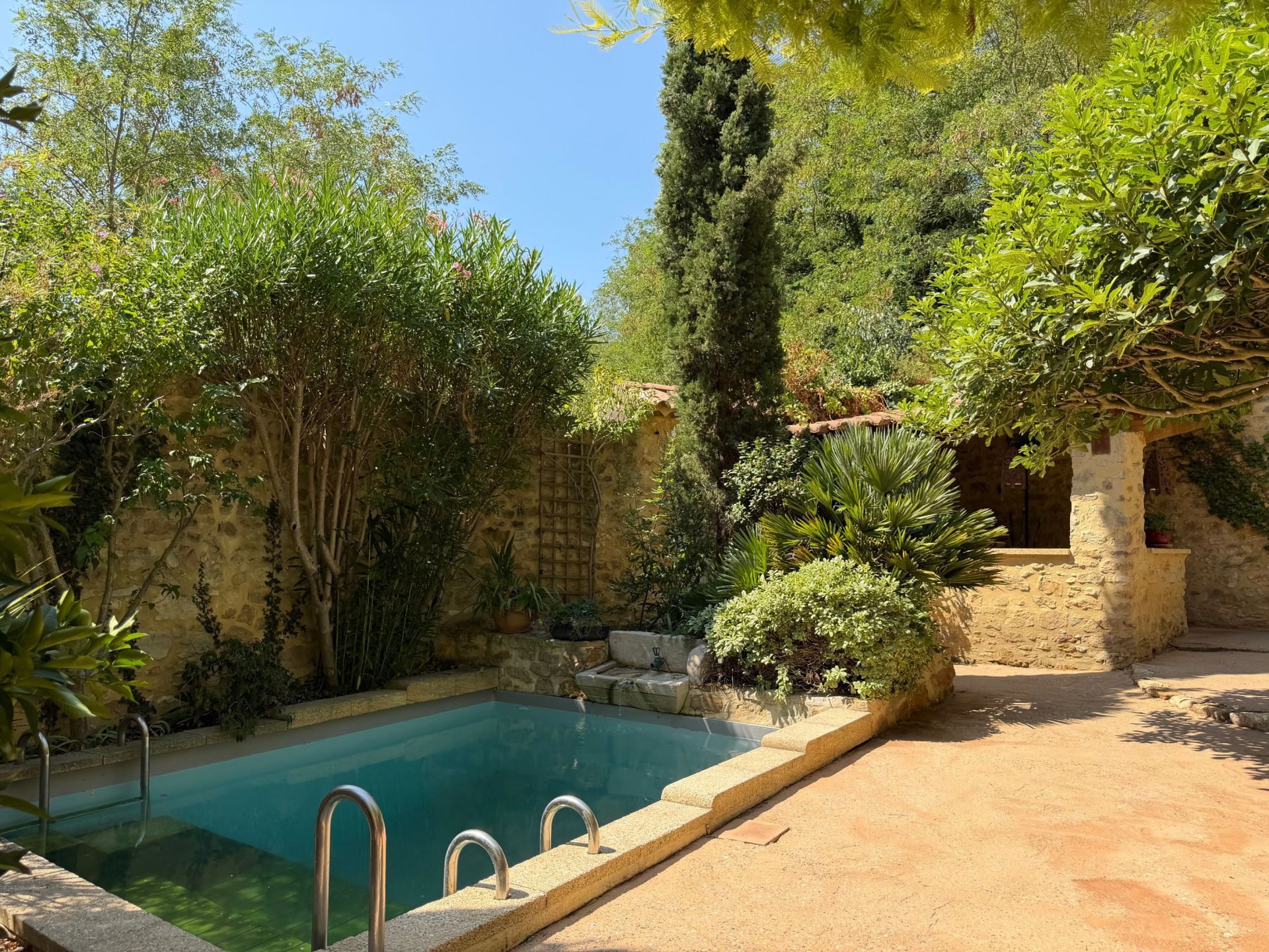 propriété de luxe 27 Pièces en vente sur SABRAN (30200)