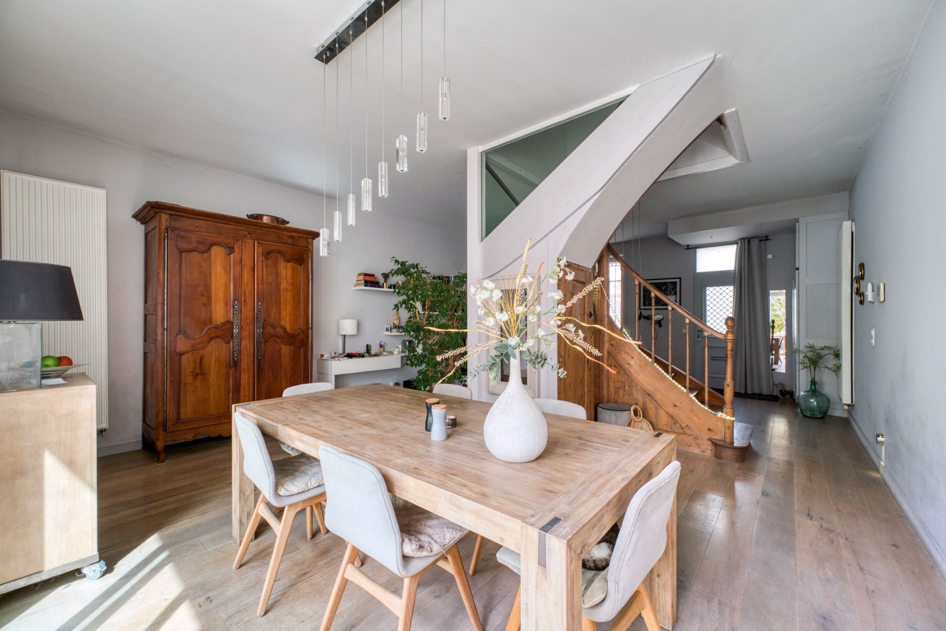 luxury house 5 Rooms for sale on LA ROCHELLE (17000)
