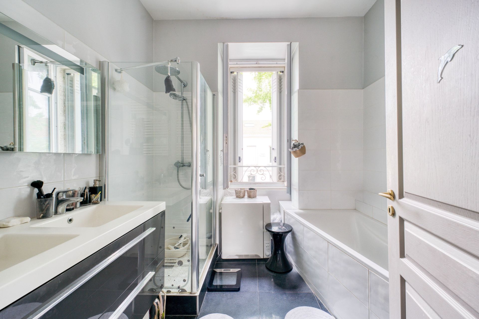 luxury house 5 Rooms for sale on LA ROCHELLE (17000)