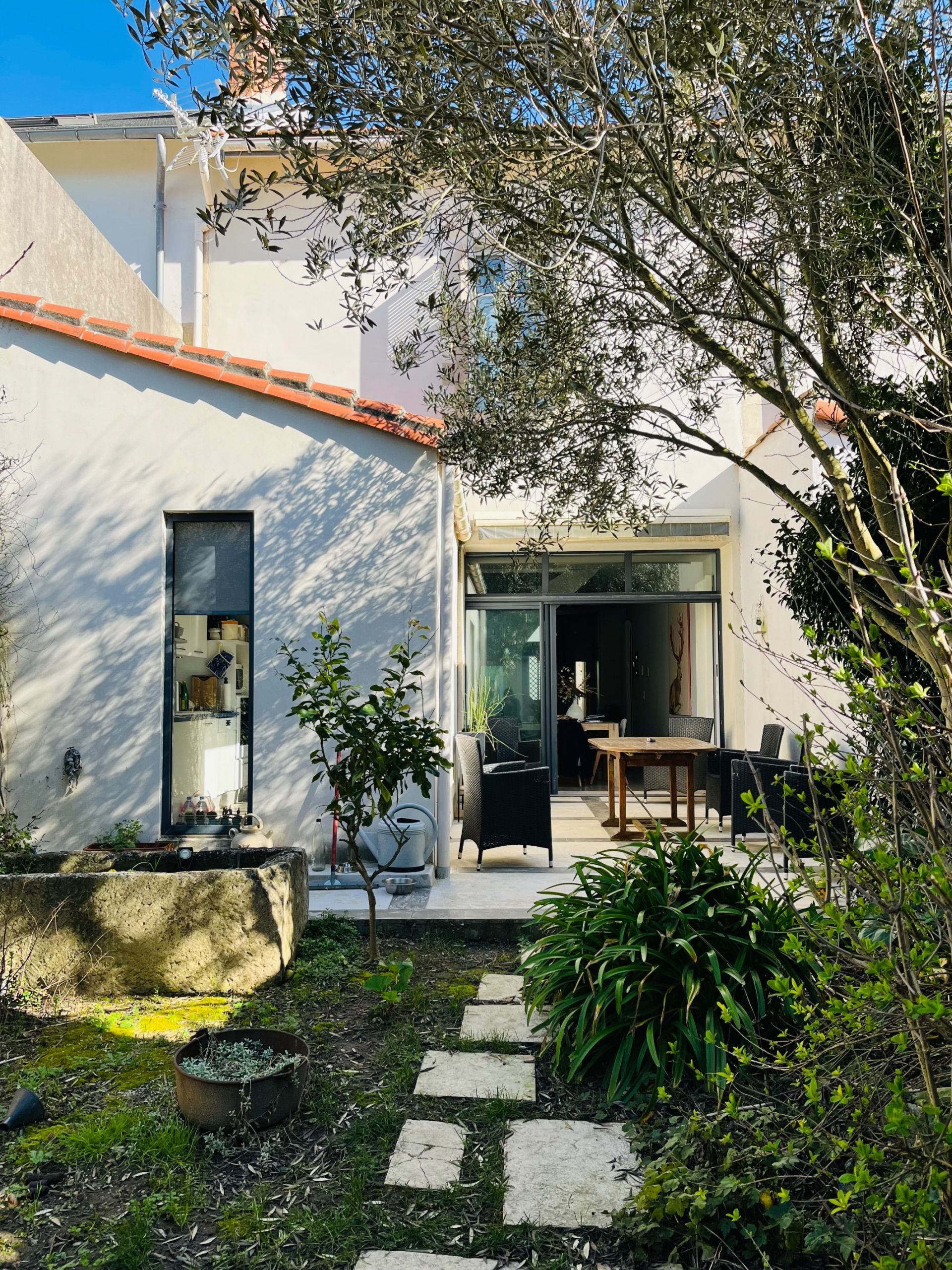 luxury house 5 Rooms for sale on LA ROCHELLE (17000)
