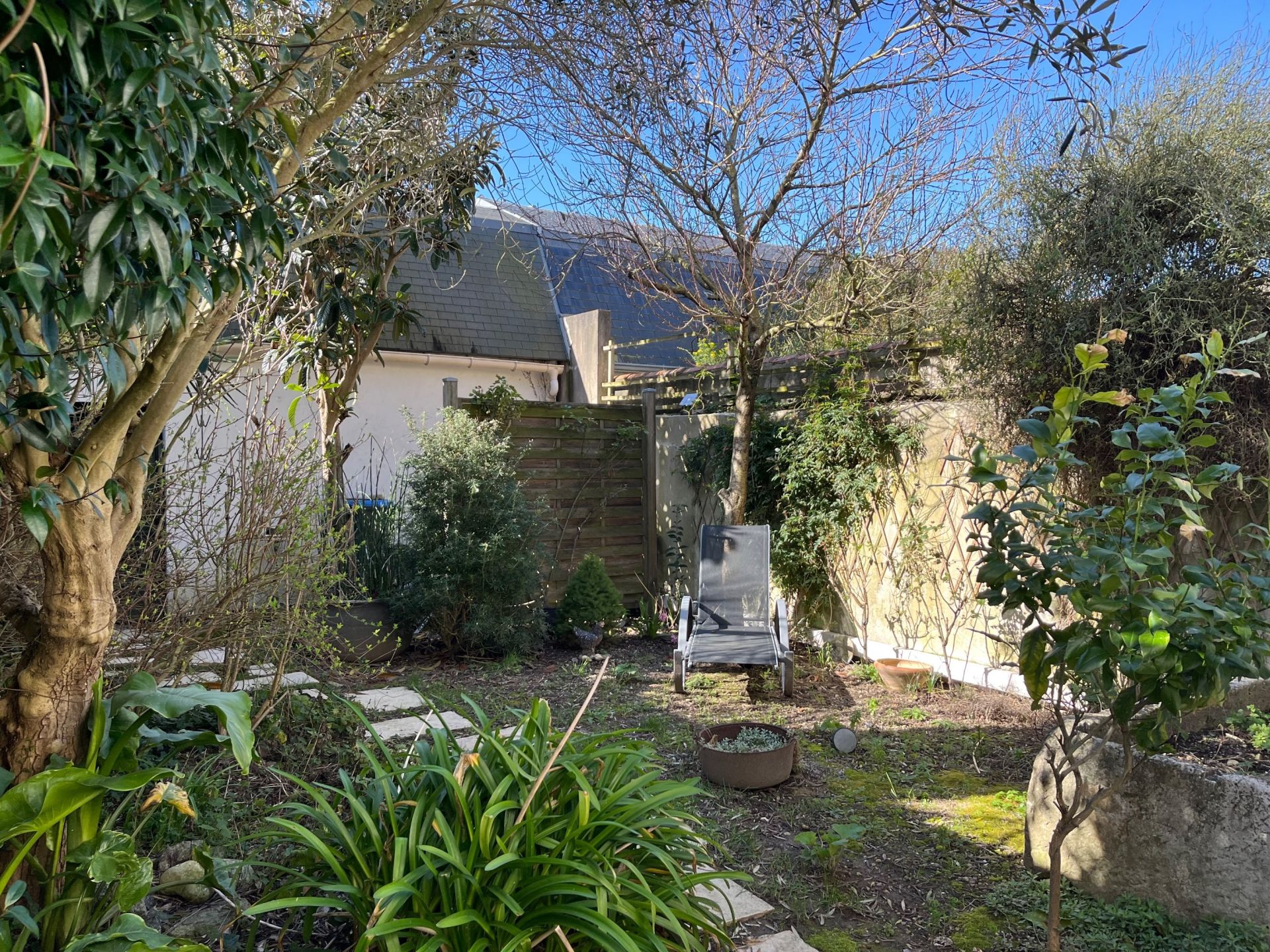 luxury house 5 Rooms for sale on LA ROCHELLE (17000)